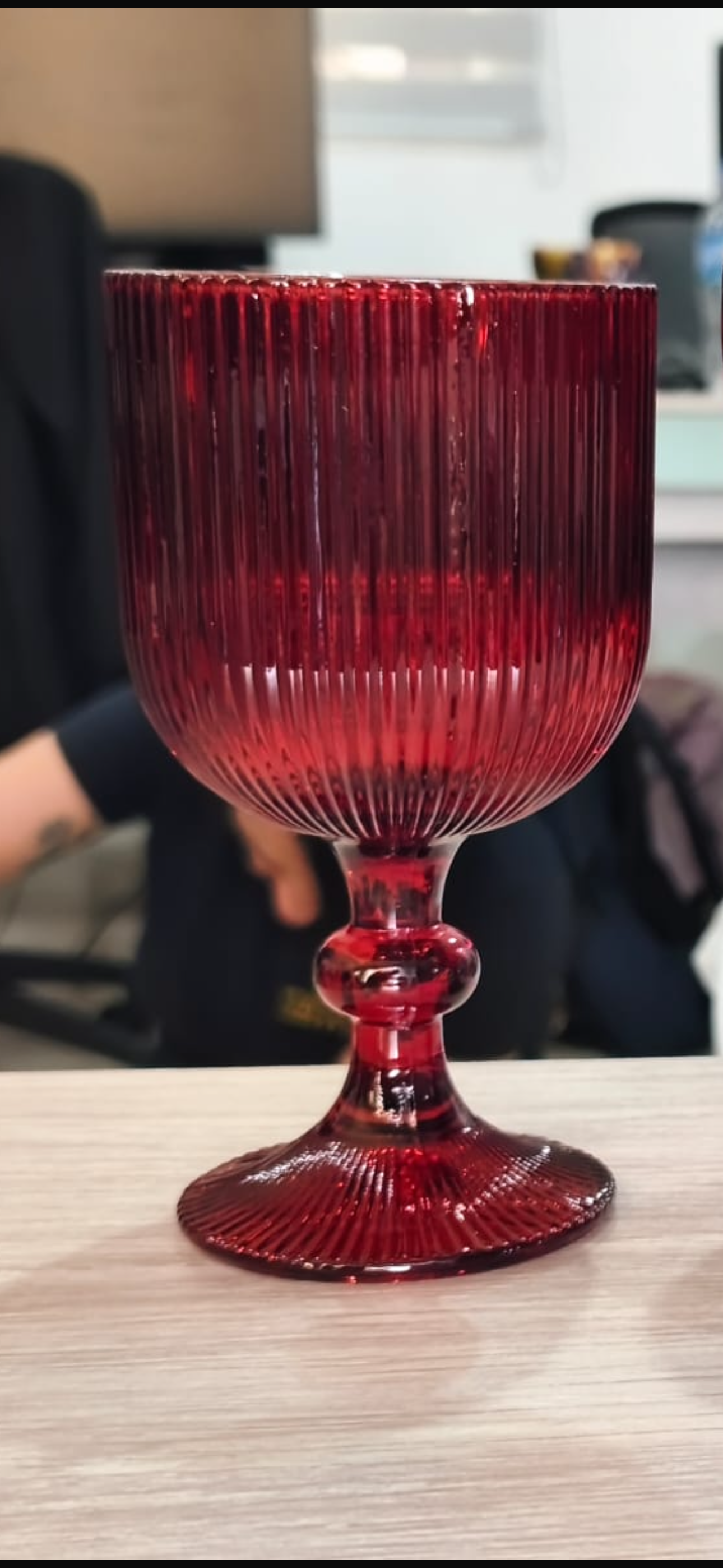 Copa de vidrio rojo Lines 350 ml