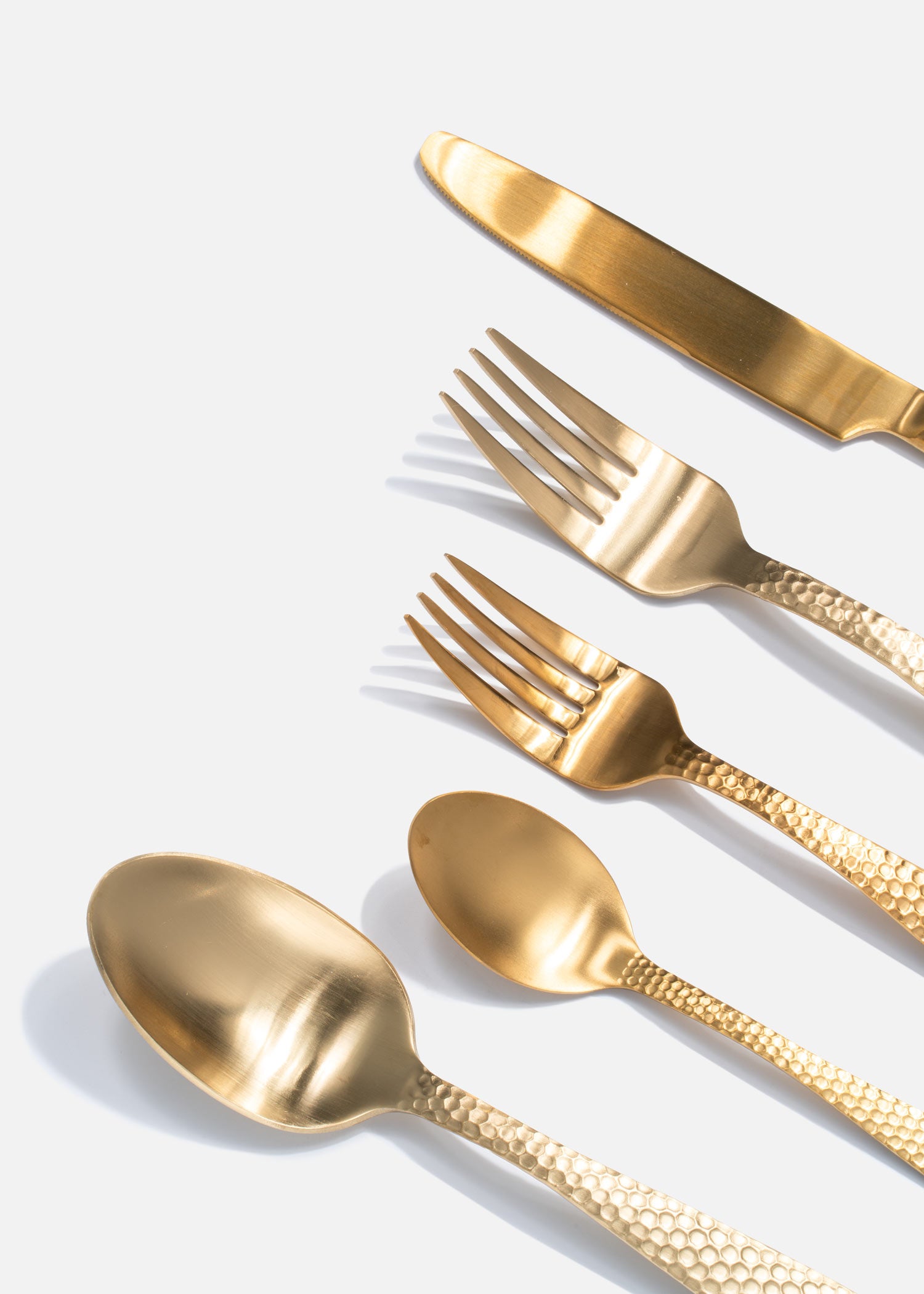 precio cubiertos dorados maha