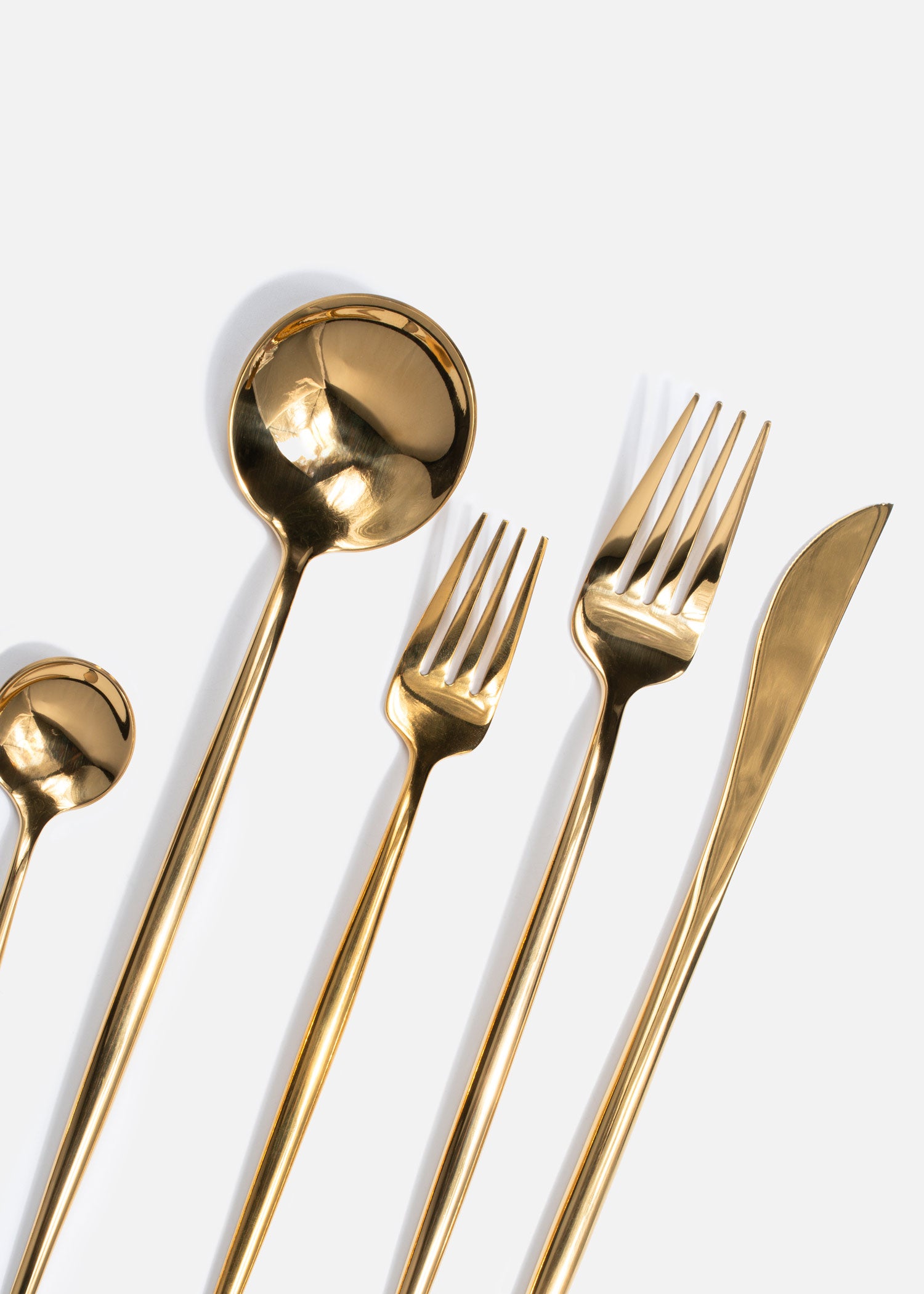precio cubiertos dorados maha