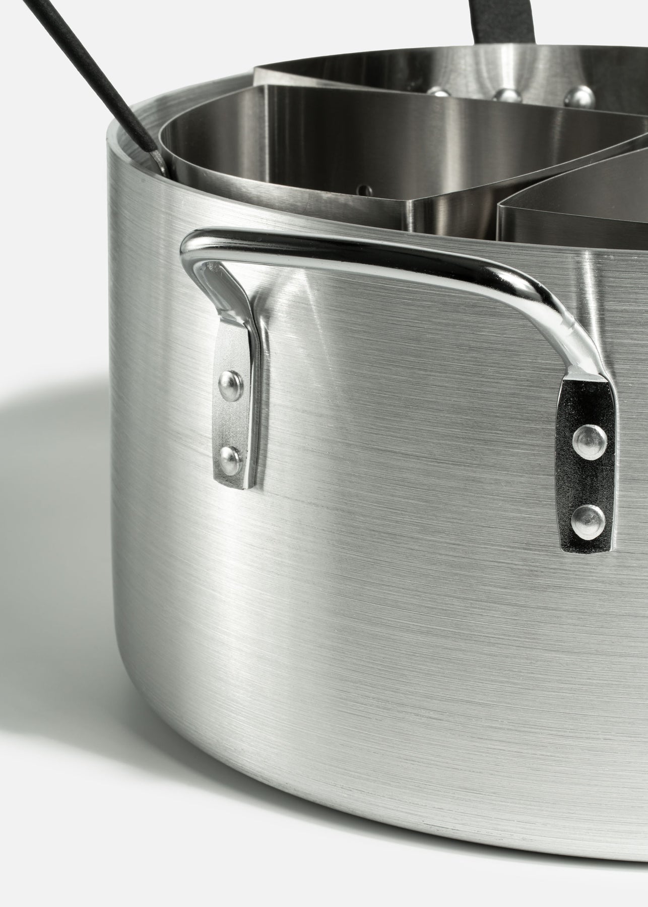 encuentra olla de aluminio maha