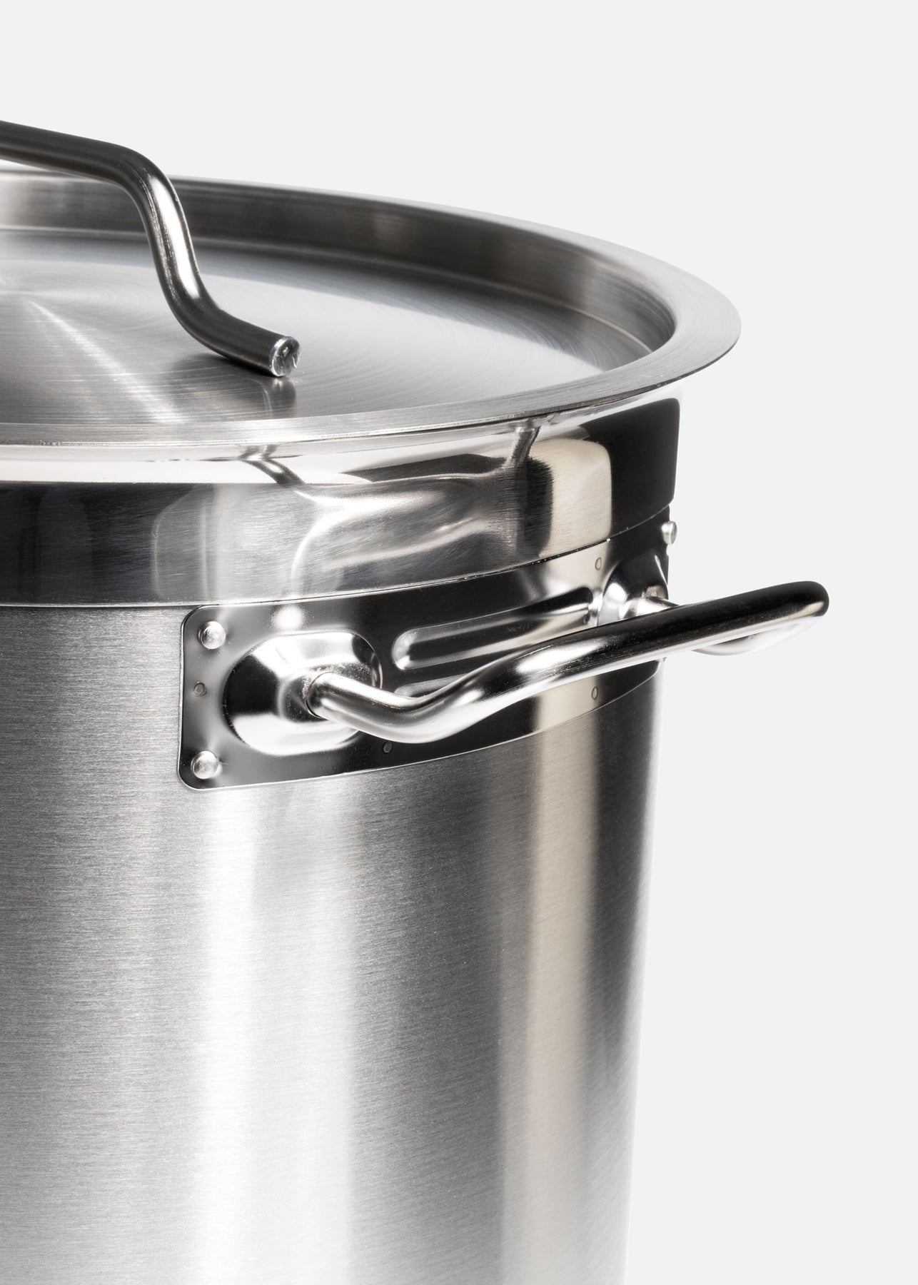 Olla con tapa de acero inoxidable quirúrgico plata Kübo. Premium 17 L