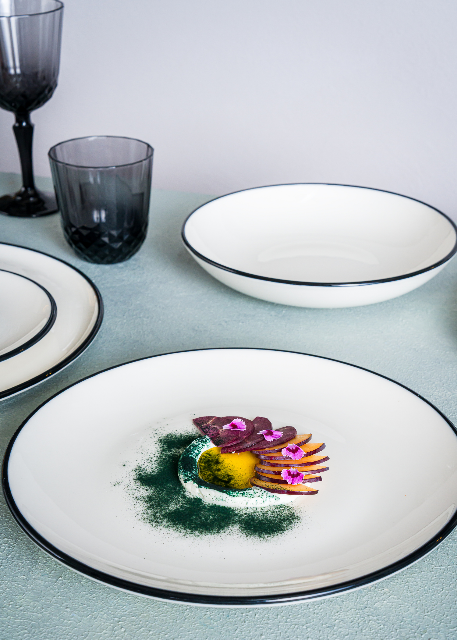 Bowl de cerámica blanco con filo negro 550 ml