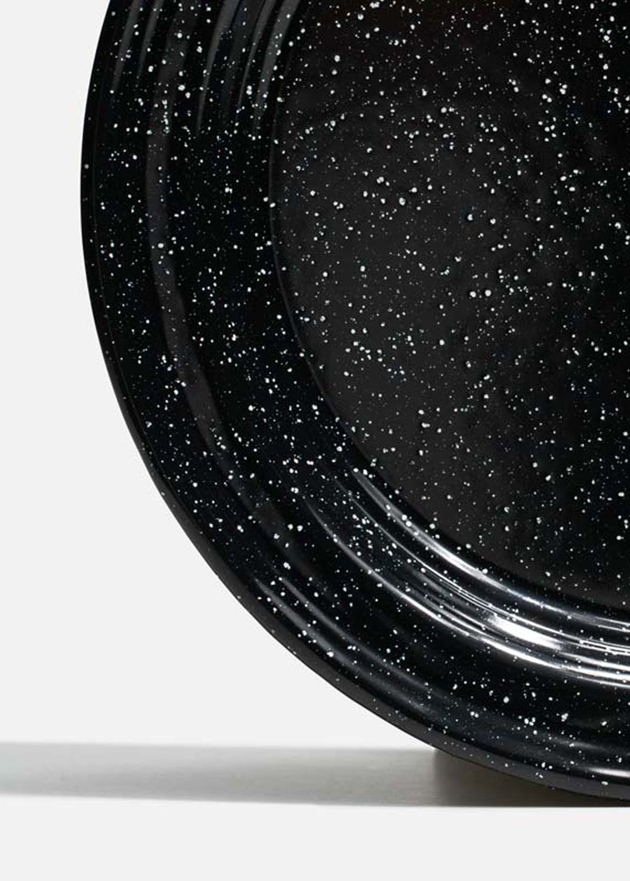 encuentra vajilla peltre negro maha