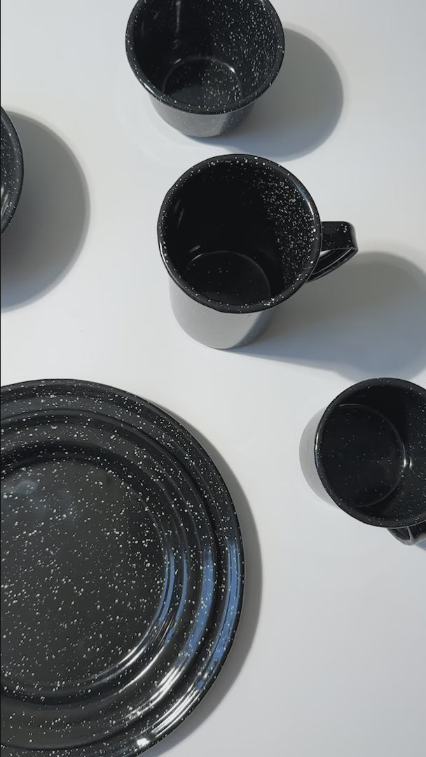 video detalles platos peltre negro maha