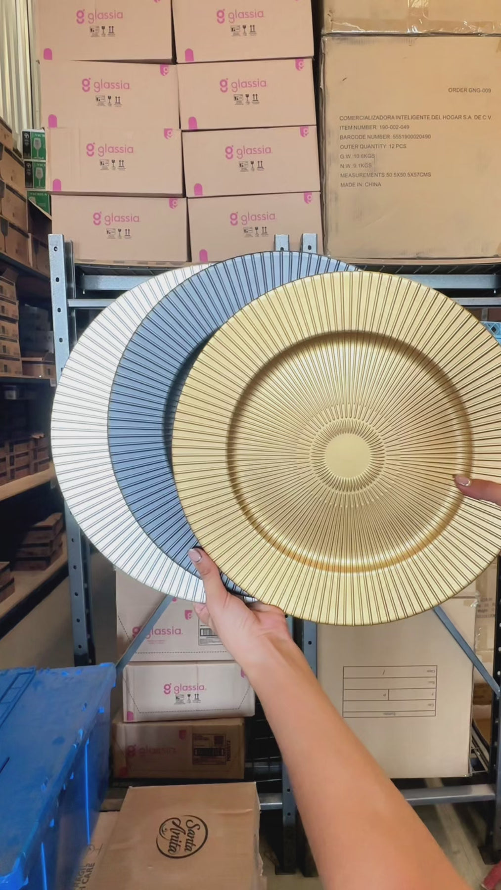 Plato base con rayas de plástico gris oxford Acanthus Black 32.5 cm