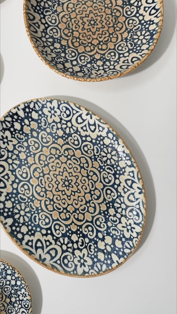 video detalles platos porcelana azul maha