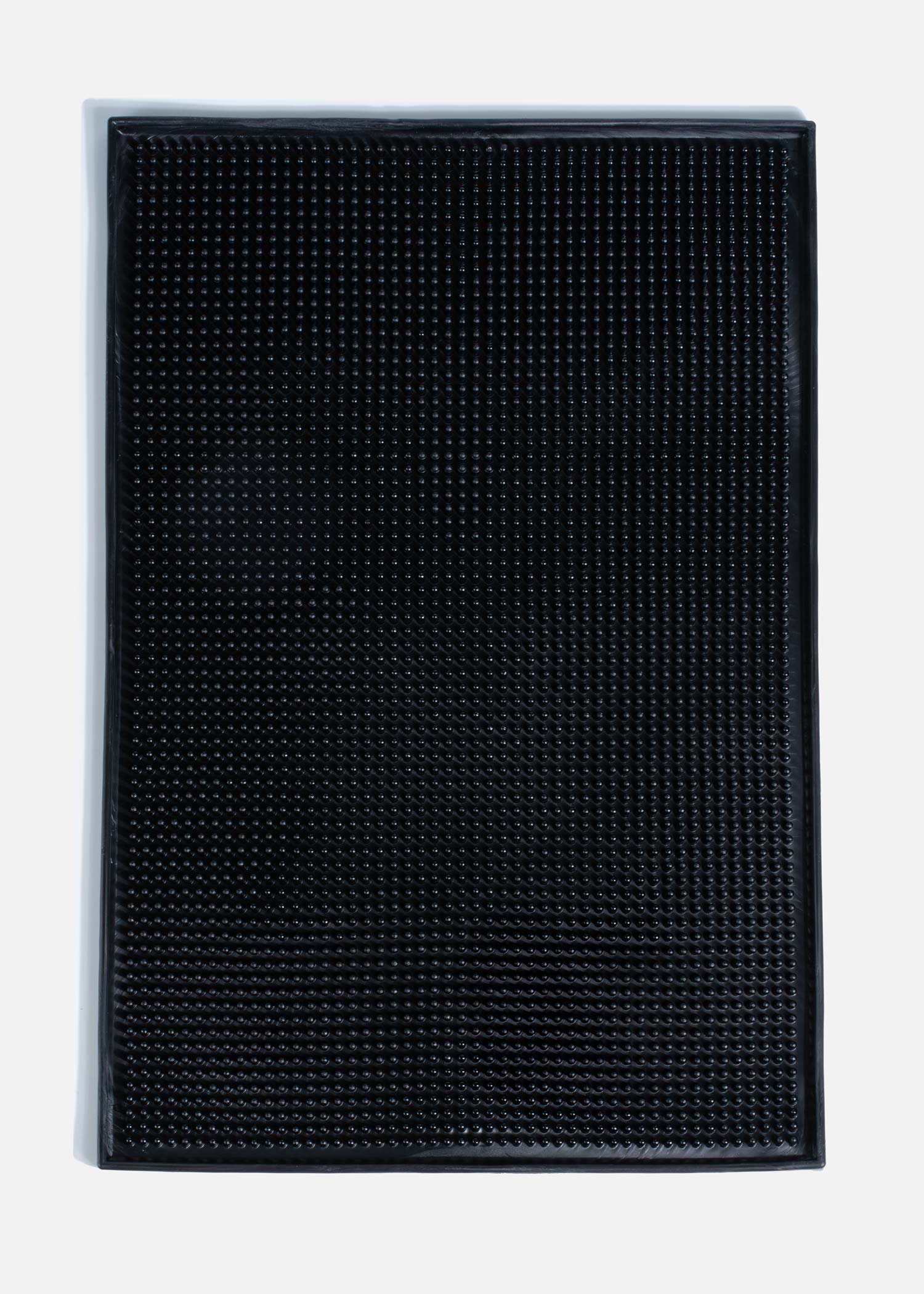 Mantén tu barra impecable y libre de derrames con este tapete escurridor. Ideal para bares, restaurantes y estaciones de bebidas