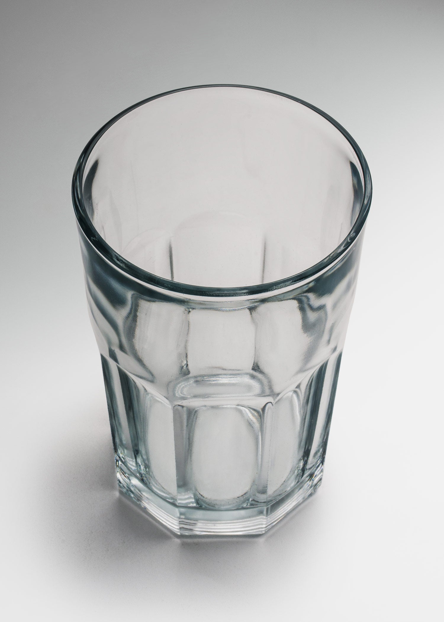 encuentra vaso de vidrio maha