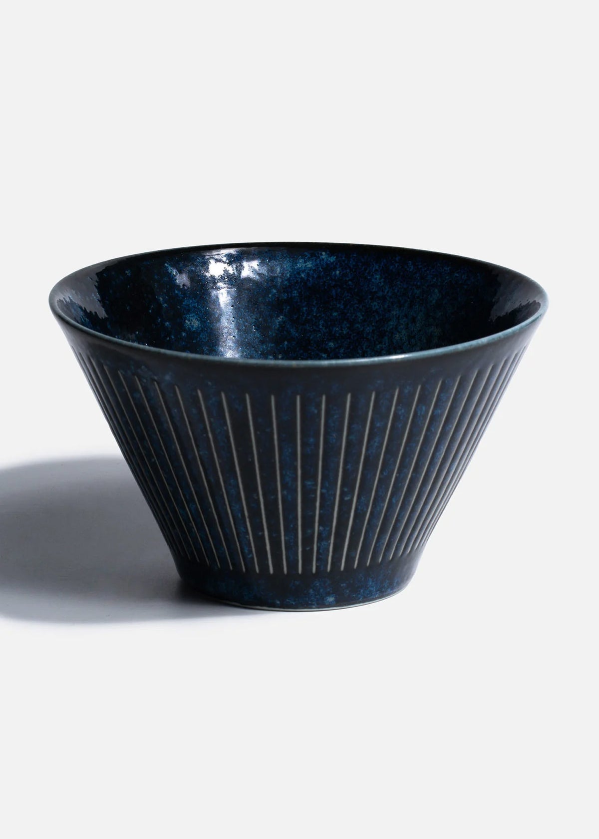 Tazón de porcelana azul marino Yoko 396 ml