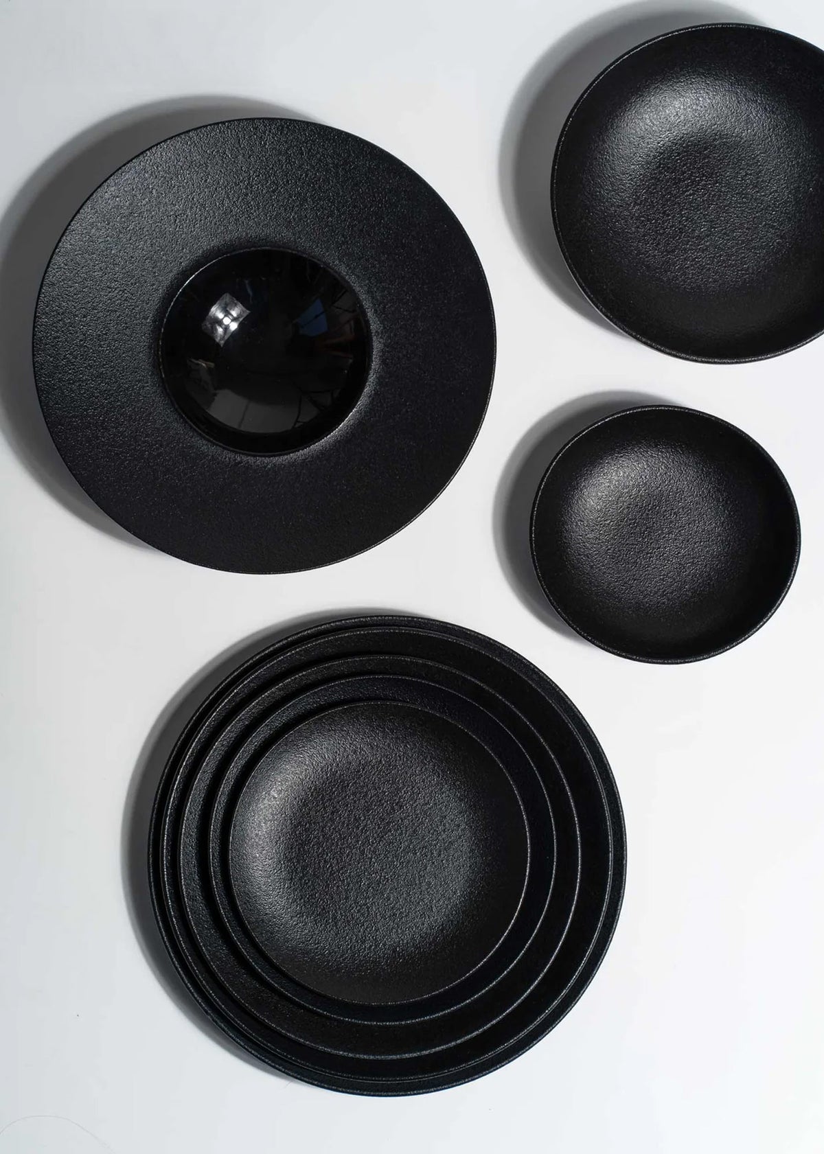 Platos trinche de porcelana negro Vantablack