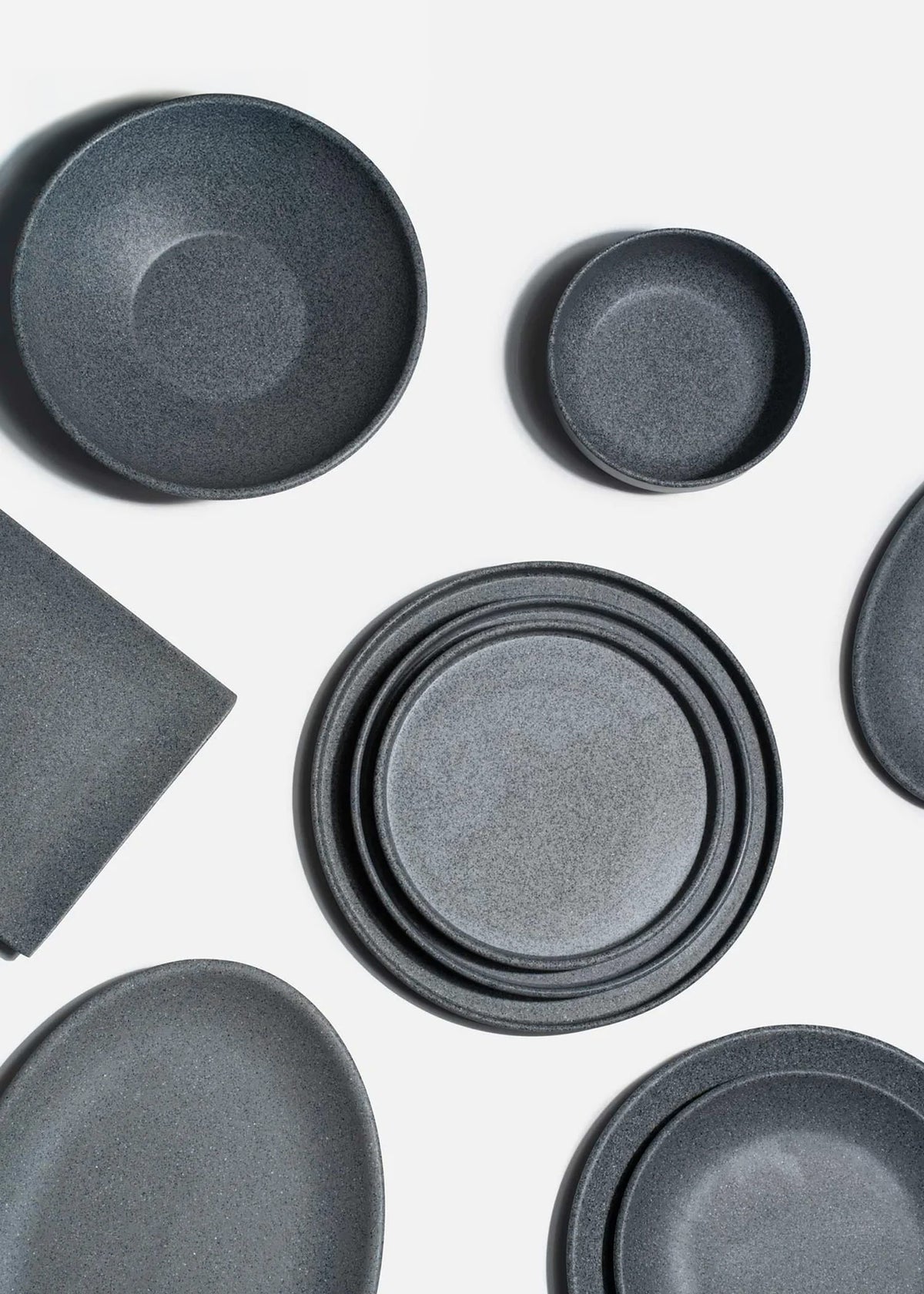Platos trinche de melamina gris mate Dakota
