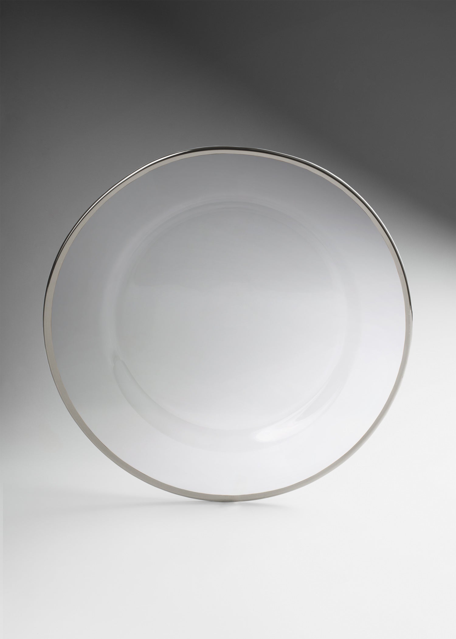 Plato base de vidrio con filo plateado 32.5 cm