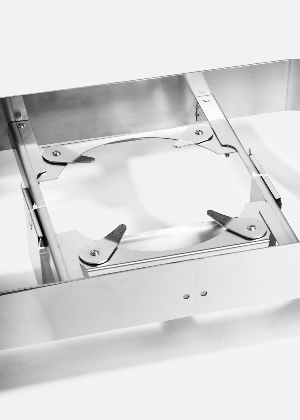 Vista de los soportes interiores para asentar el chafer rectangular compatible.
