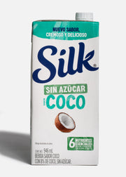 Vista frontal de bebida de coco sin azúcar Silk