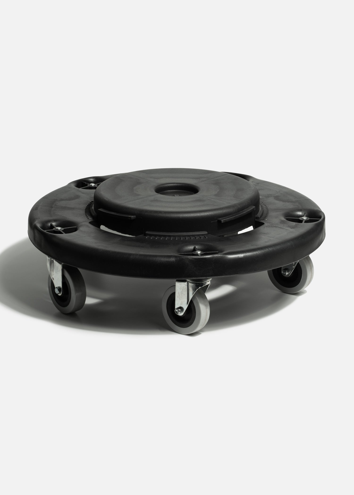 Botes de basura con tapa de plástico gris calidad Rubbermaid 168 y 128 L