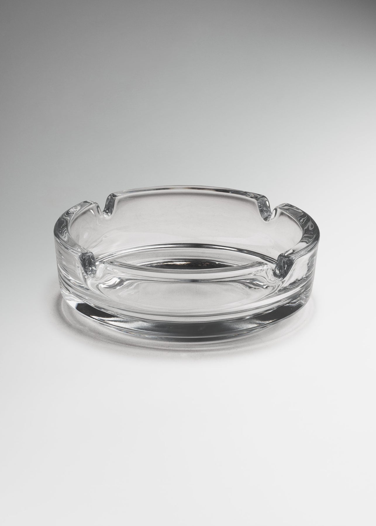 encuentra cenicero de vidrio maha