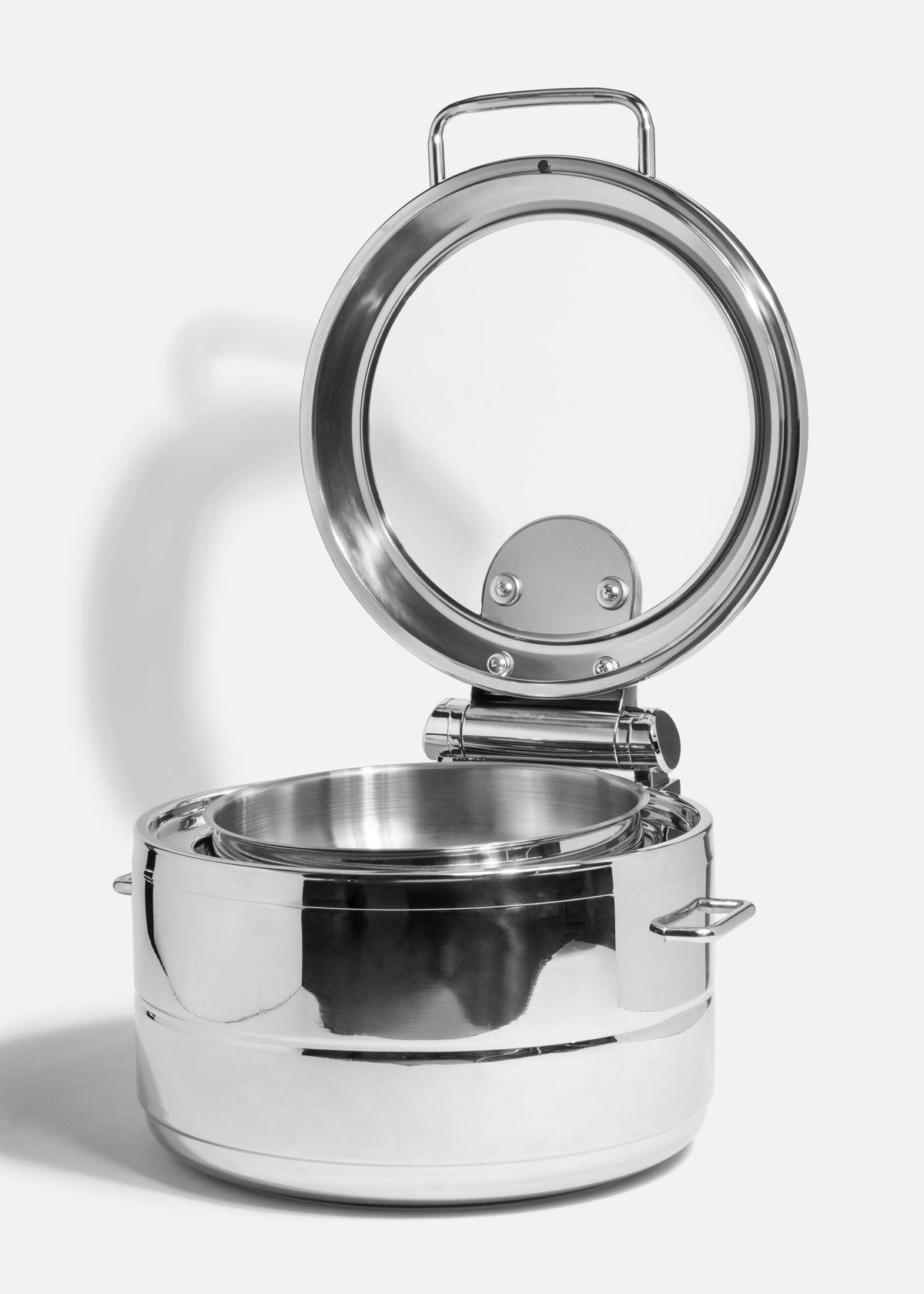 Chafer Távola de 11 litros con la tapa abierta y recipiente interior colocado.