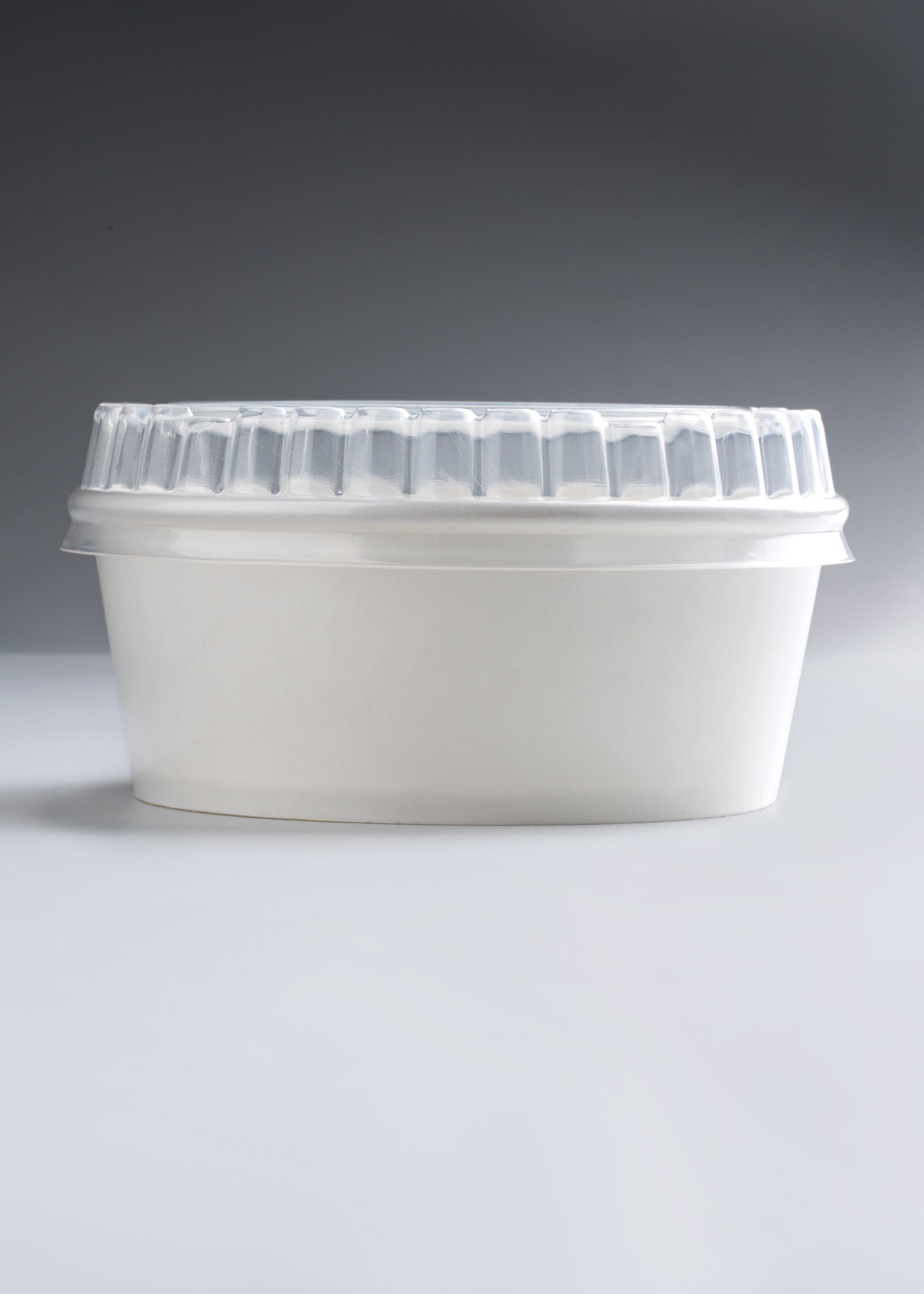 Tapa domo de plástico traslucida para contenedor de 16 oz