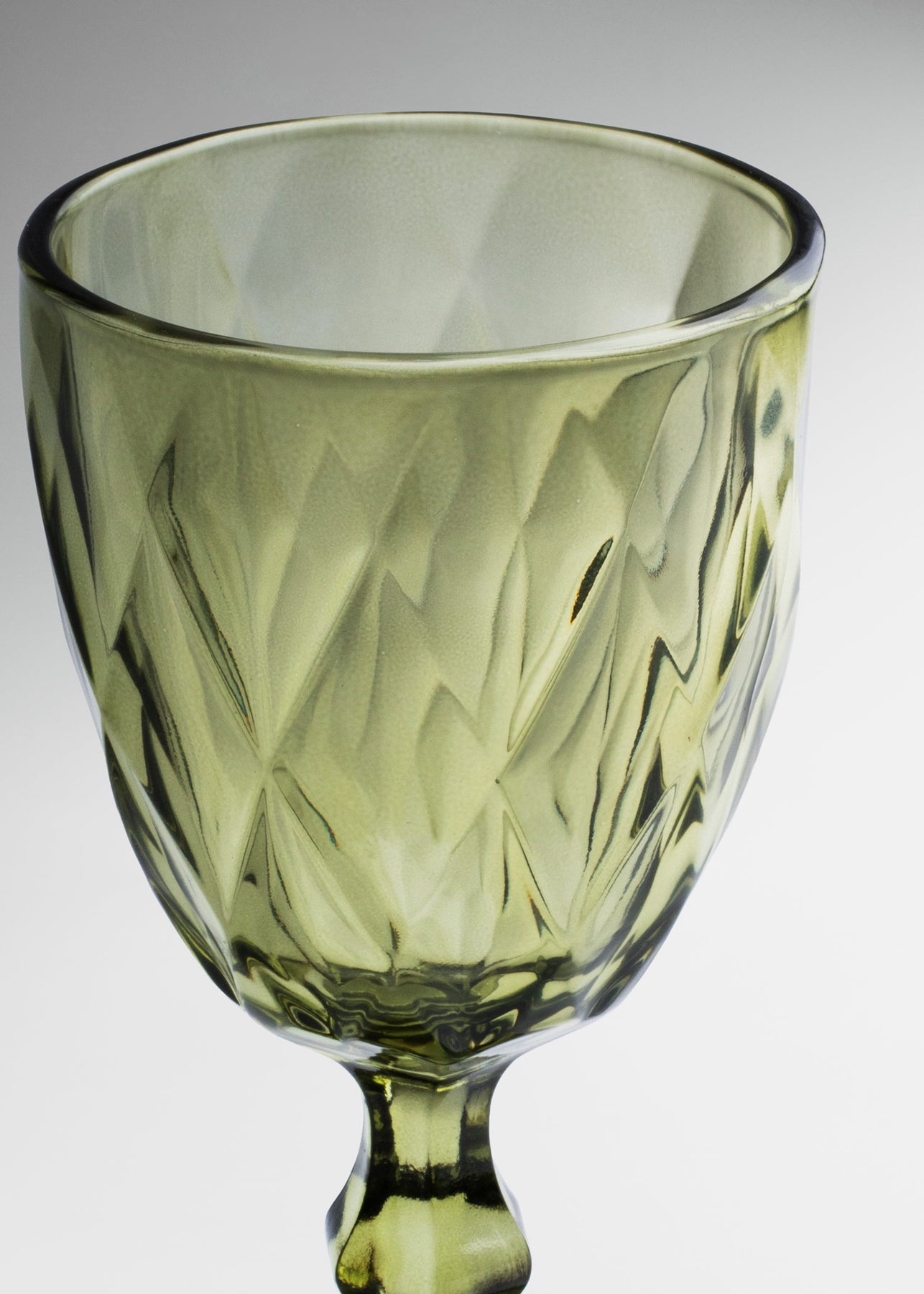 Vista frontal de copa para agua Libbey Diamond de 320 ml