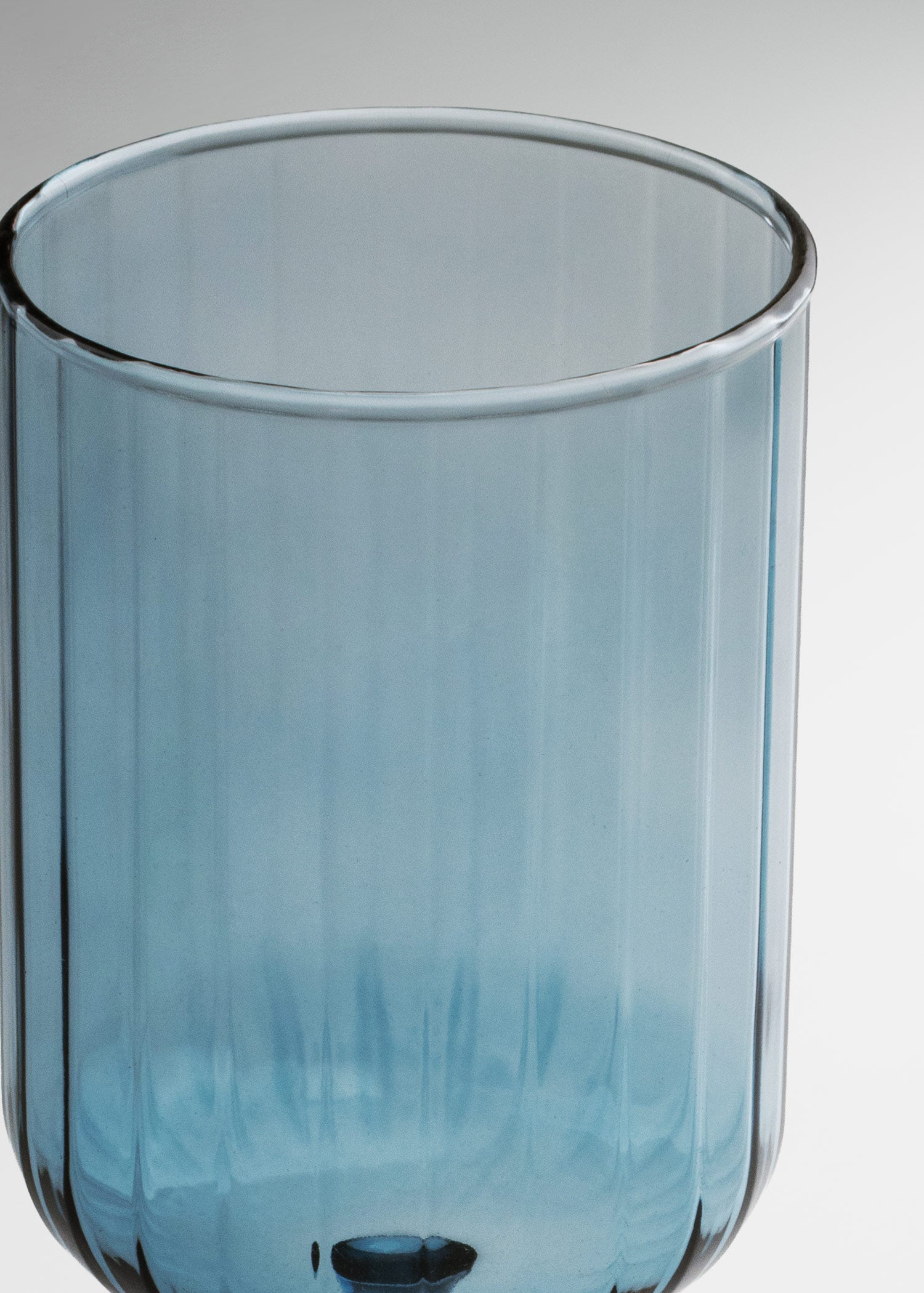 Vista frontal de copa para cóctel azul de 399 ml