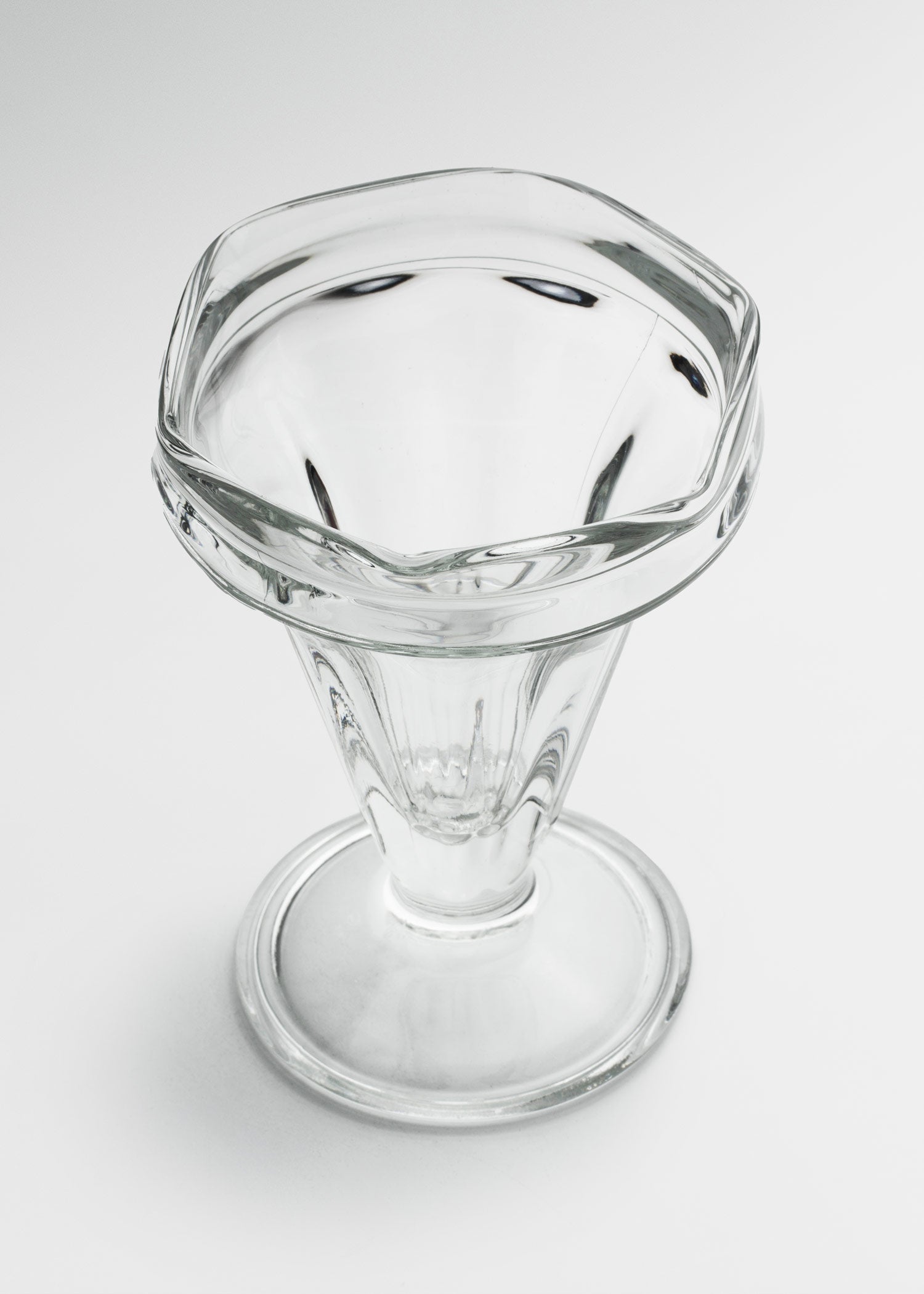 encuentra copa de vidrio maha