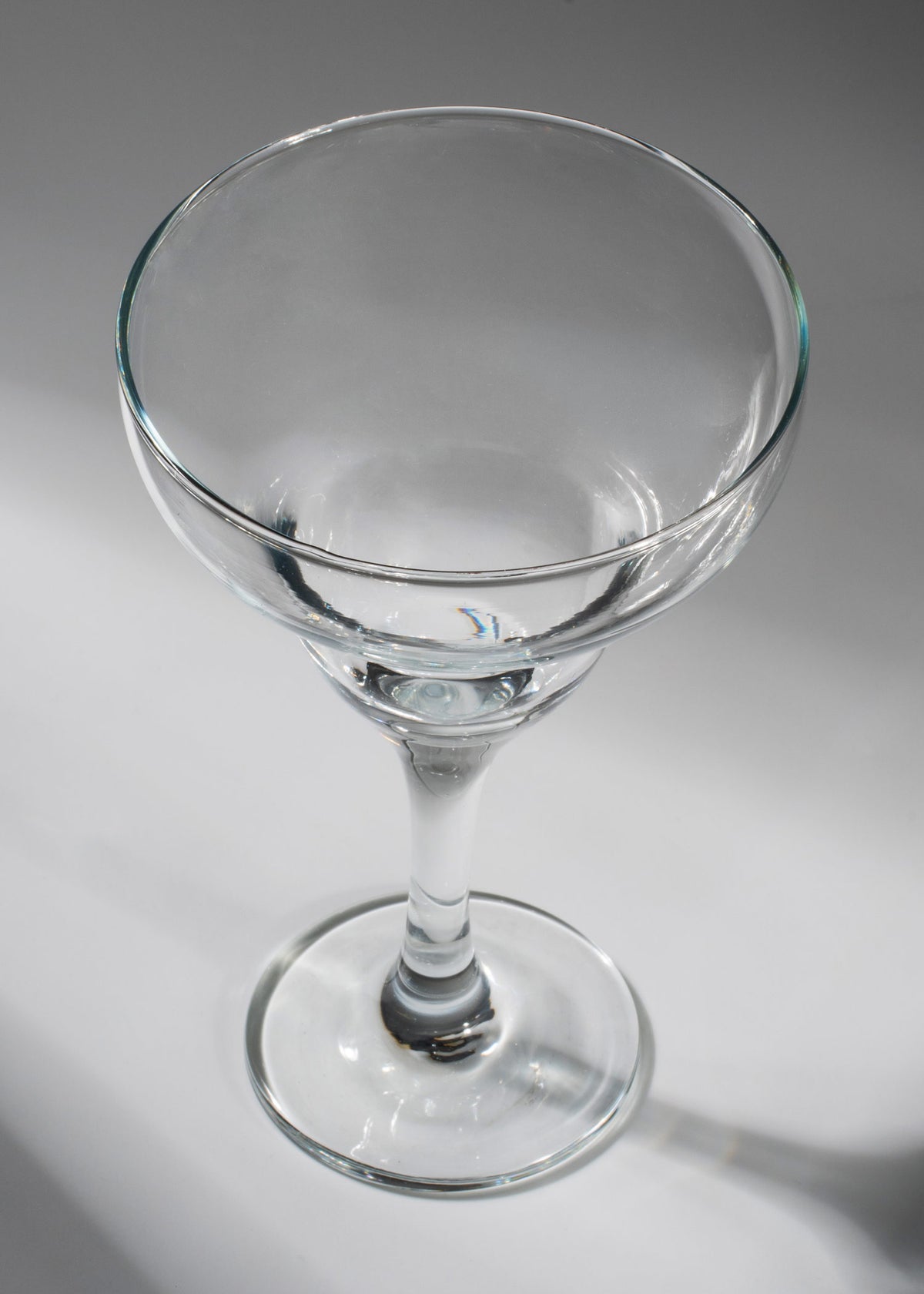 Vista superior de la copa margarita de vidrio transparente de 375 ml.