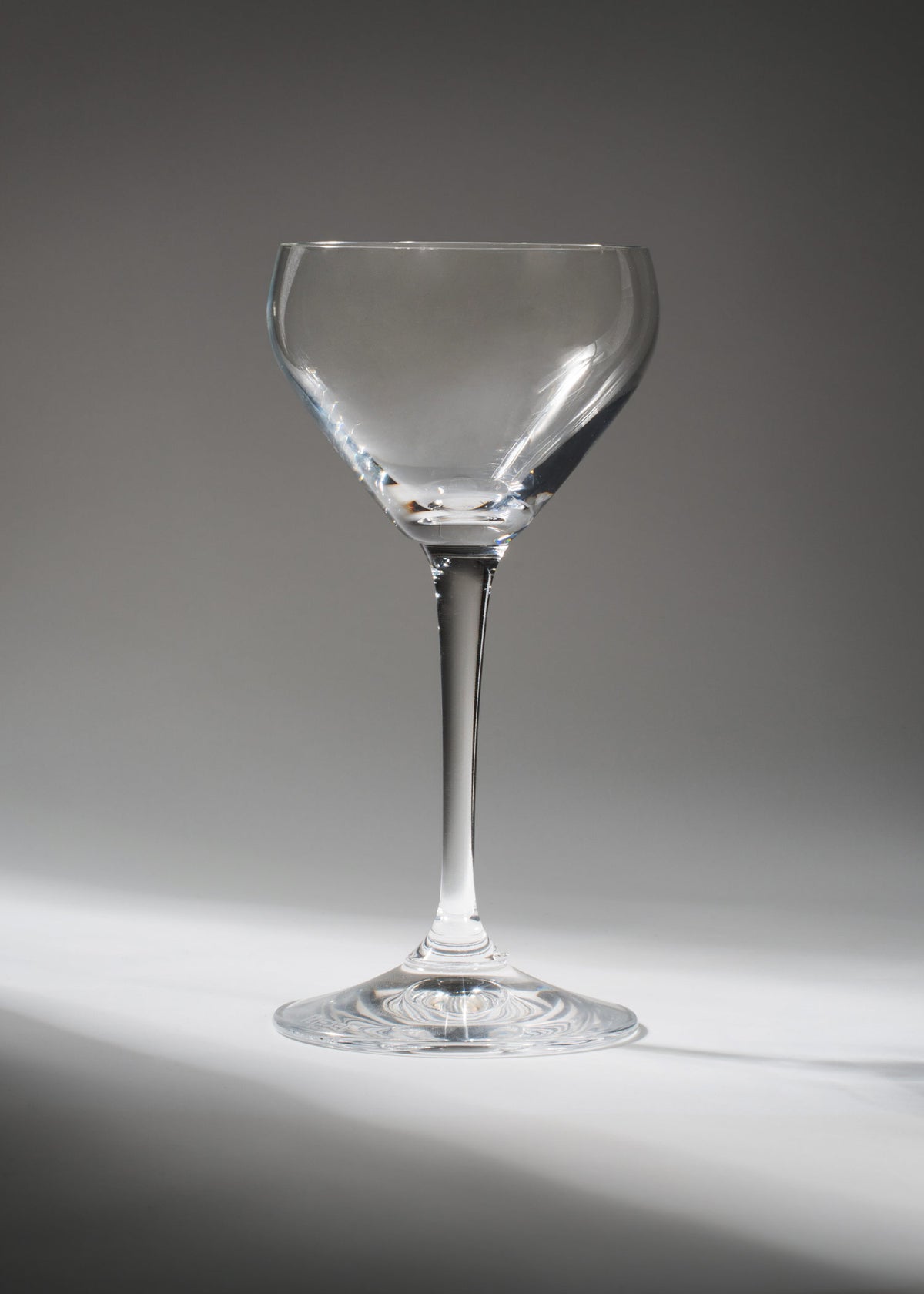Copa Nick & Nora Riedel de cristal transparente de 140 ml, vista completa.