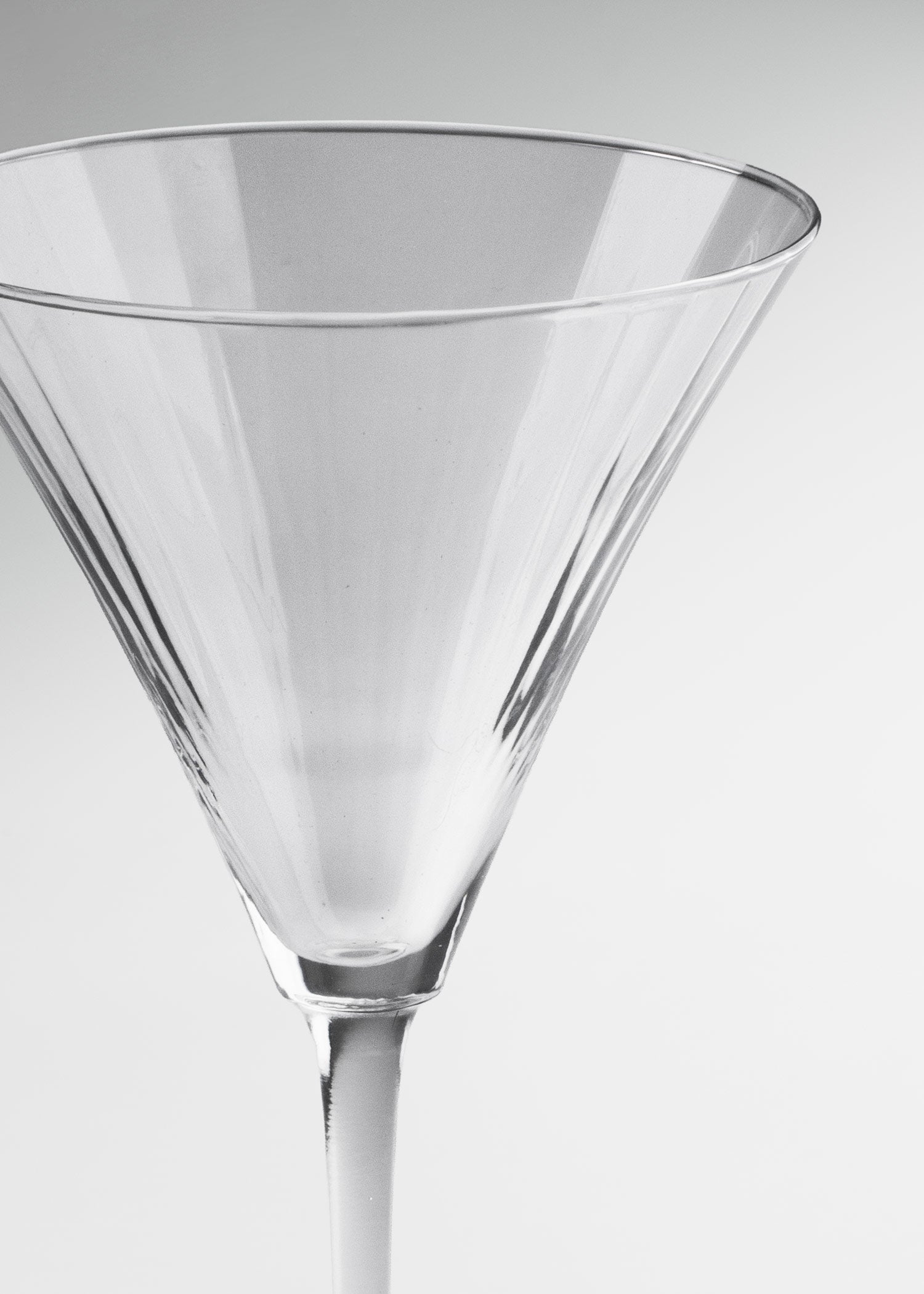 Copa de vidrio transparente para martini y cócteles