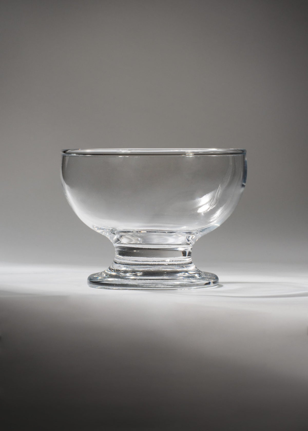 Copa Paulista de vidrio transparente de 220 ml para postres, vista completa.