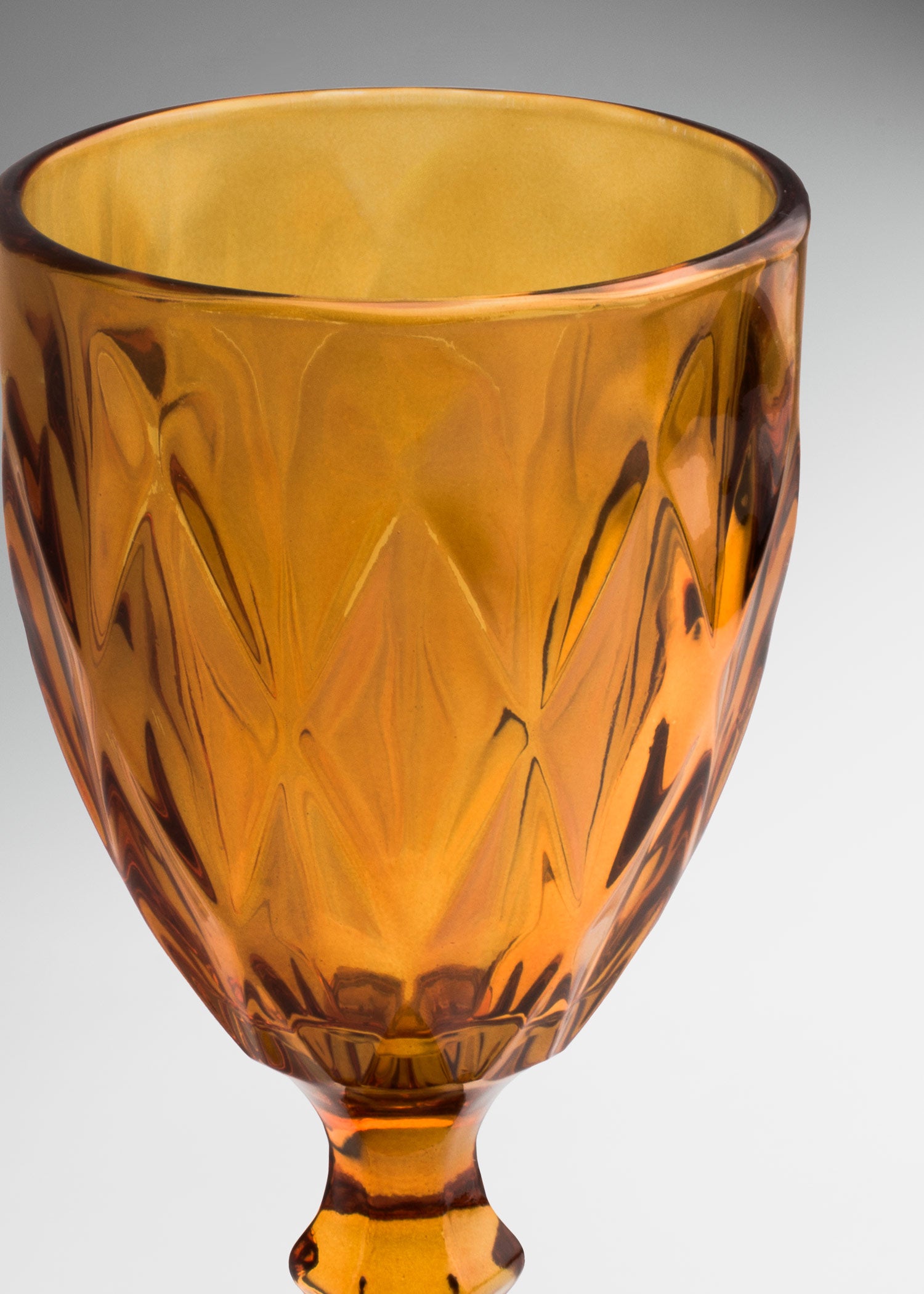 encuentra copas de colores maha