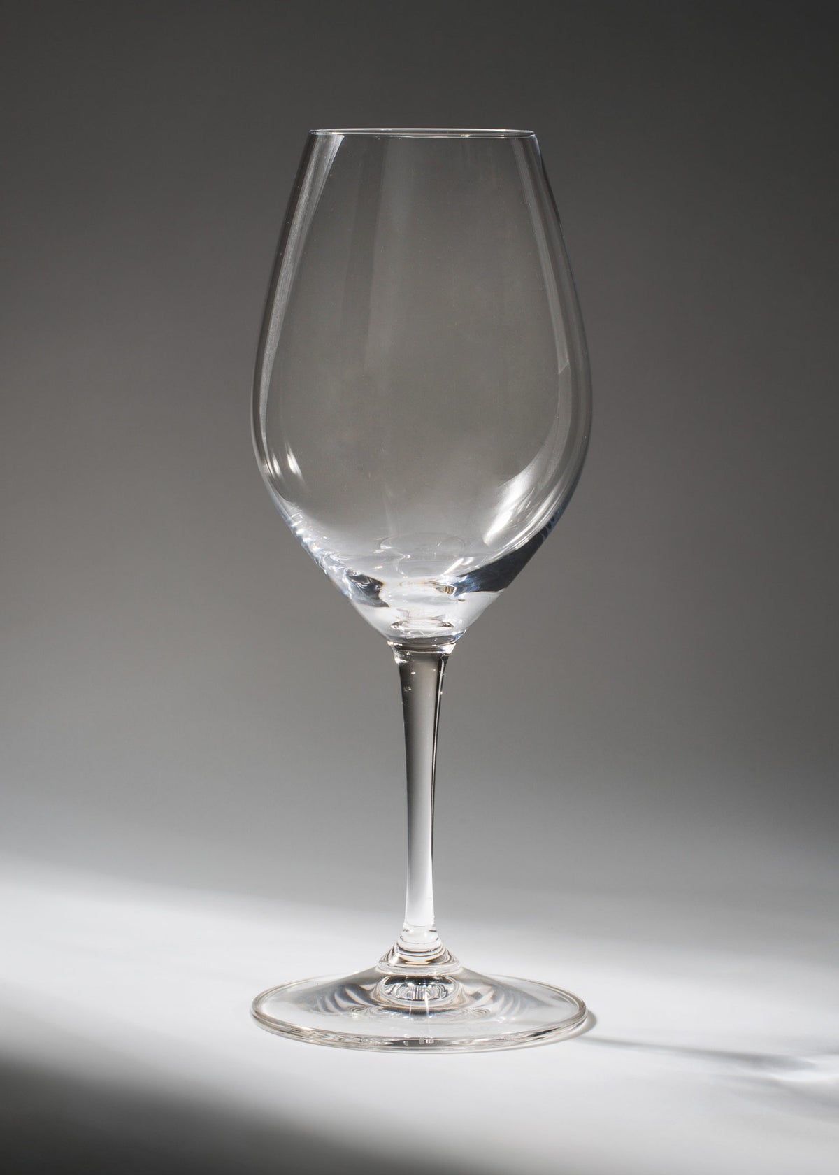 Copa para vino blanco y espumosos Wine Friendly Riedel de cristal de 440 ml, vista completa.