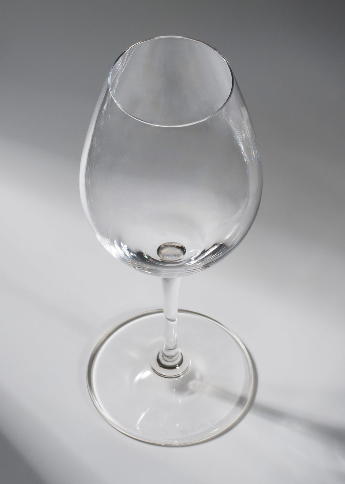 Vista superior de la boca de la copa Wine Friendly Riedel de 440 ml.