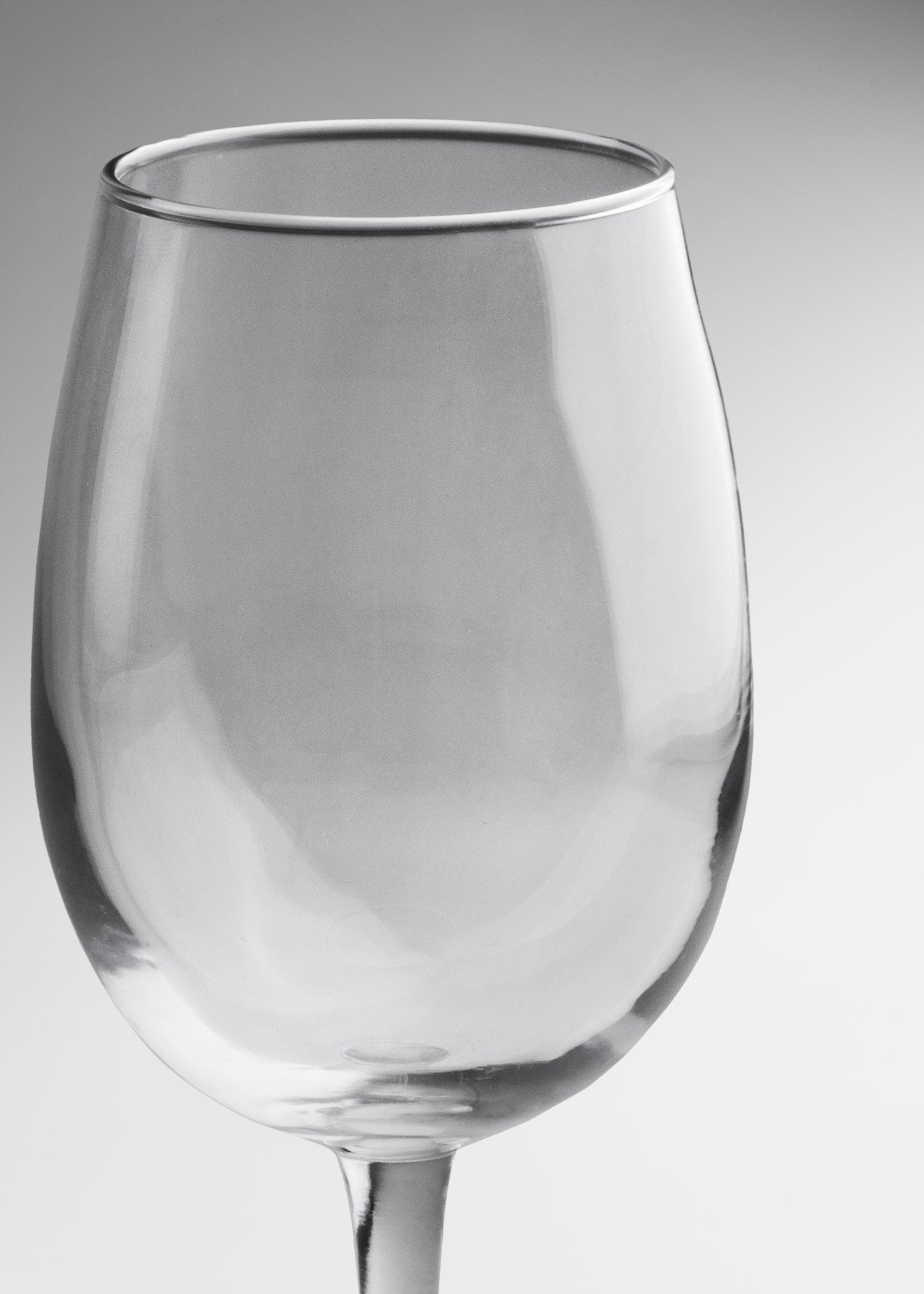 Detalle del corte fino Finedge de la copa para vino blanco
