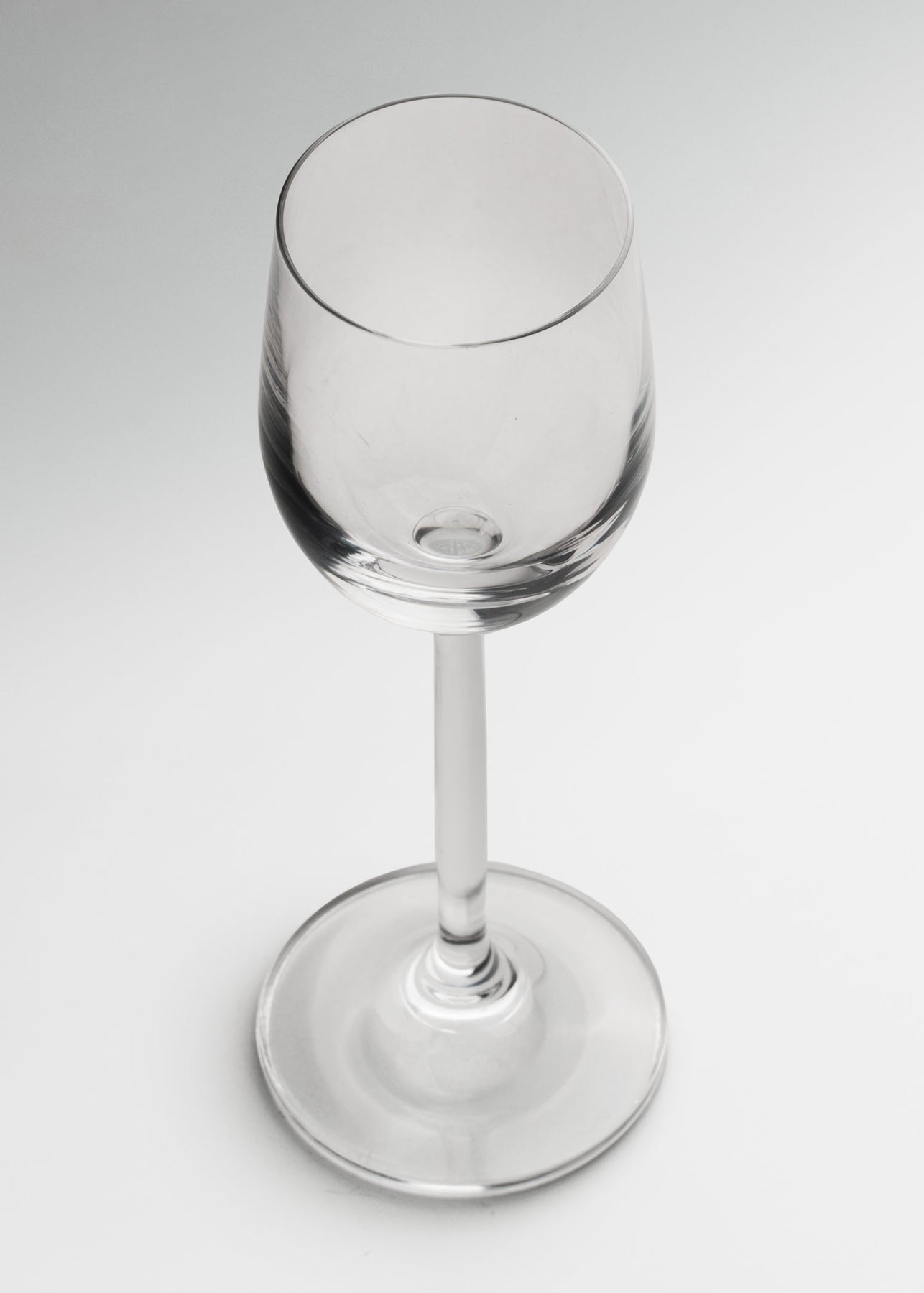 encuentra copa de vidrio maha