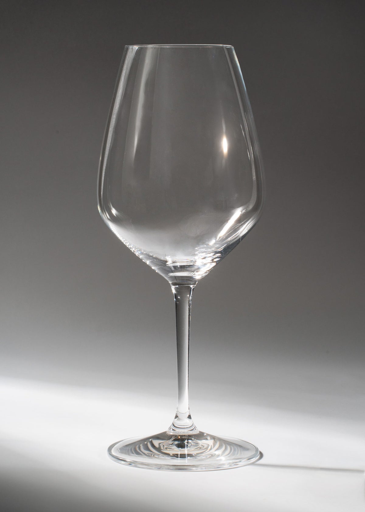 Copa Extreme Riedel de cristal transparente de 709 ml para vino tinto, vista completa.