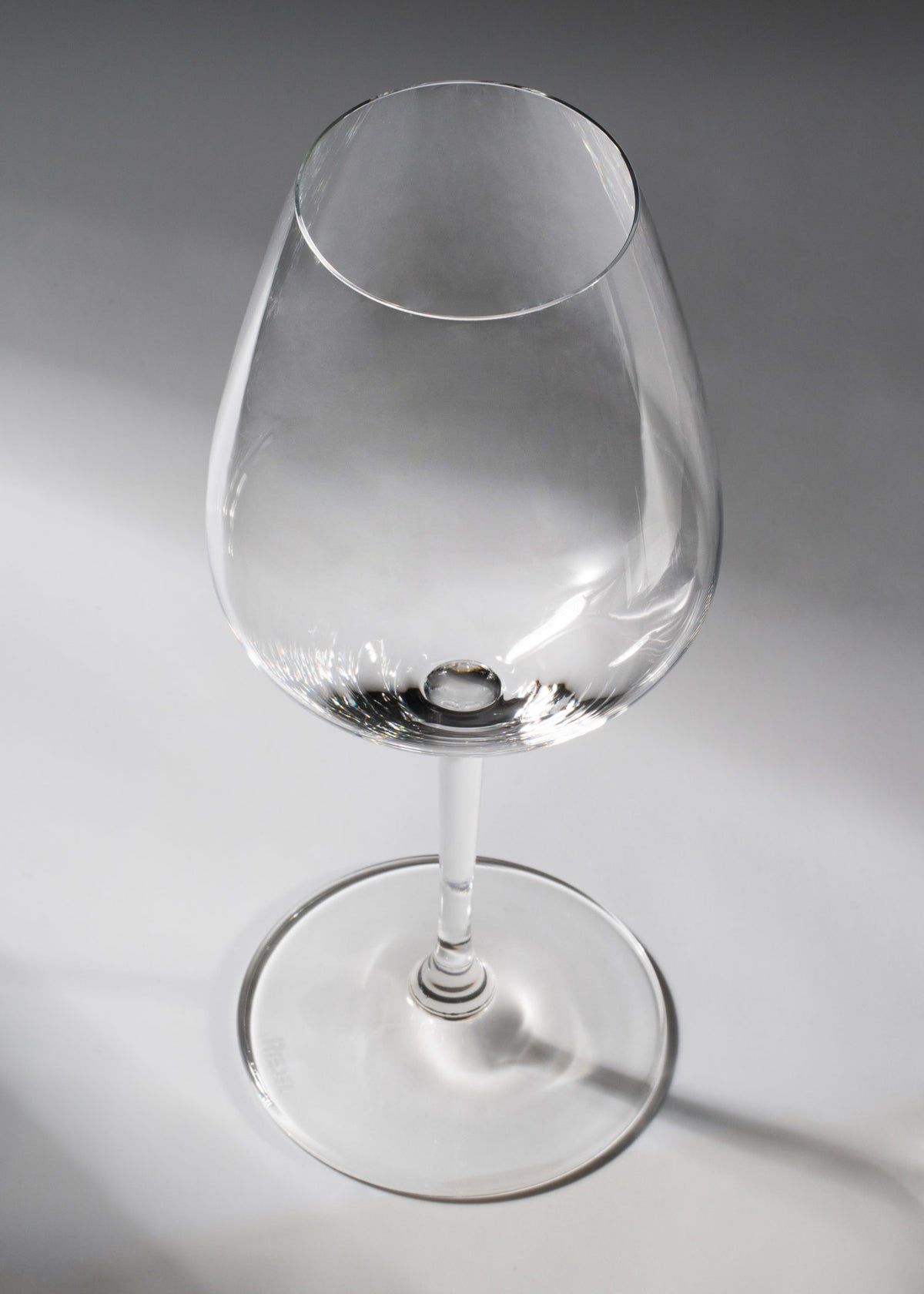 Vista superior de la copa Extreme Riedel de 709 ml con boca convergente.