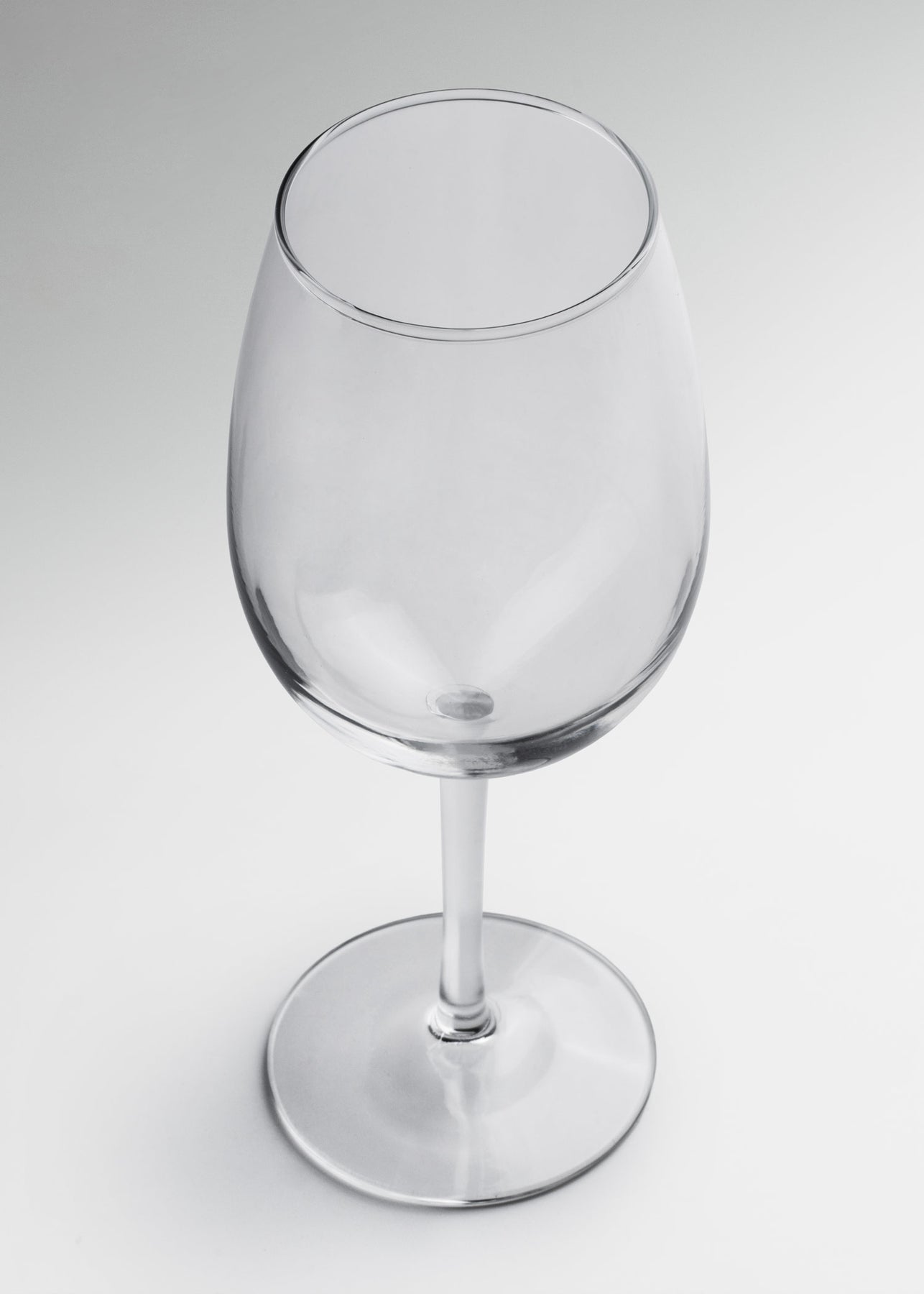 Vista frontal de copa para vino tinto de vidrio 592 ml