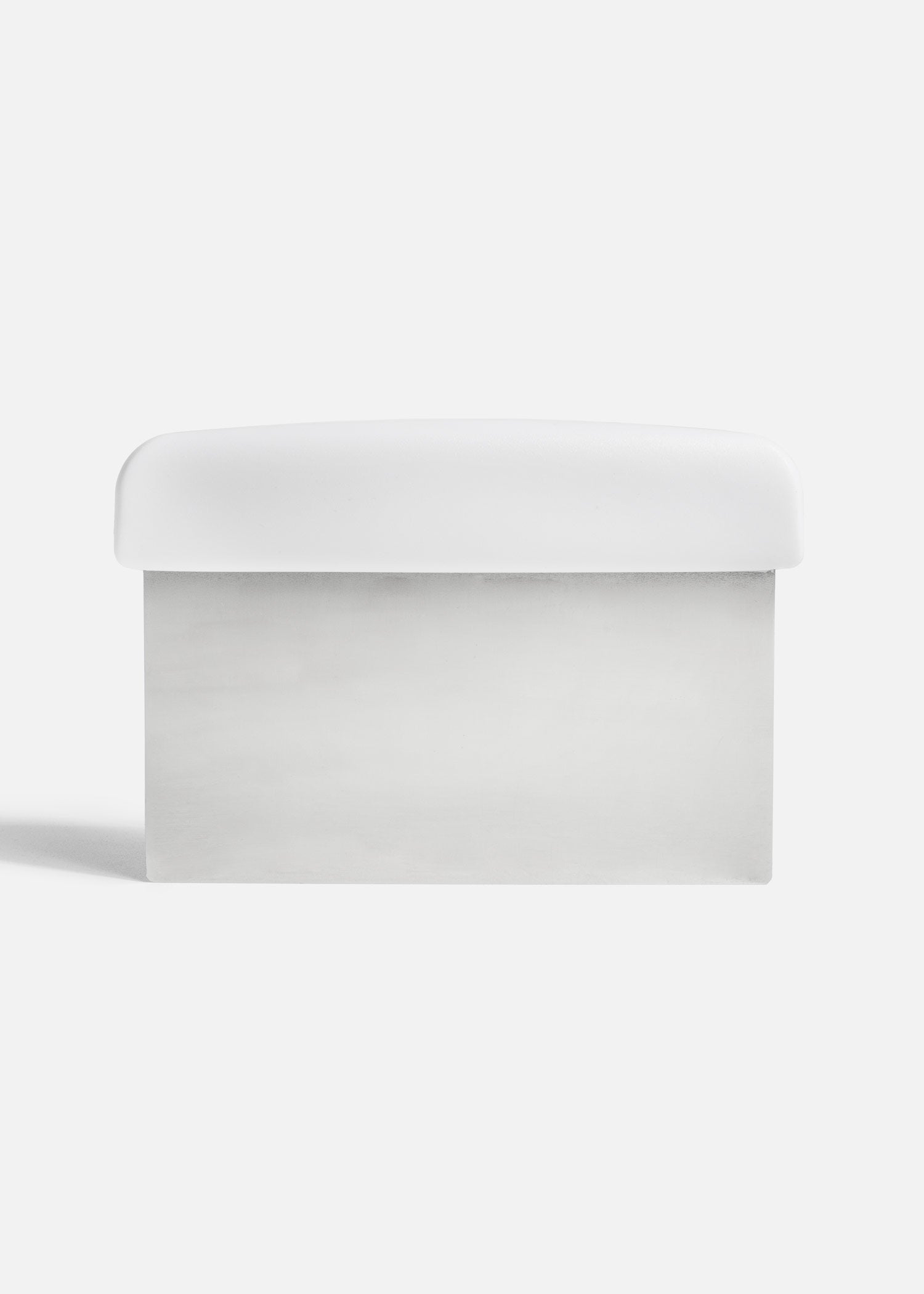 Cortador de masa con mango de plástico blanco 16.5x11.3 cm. Profesional