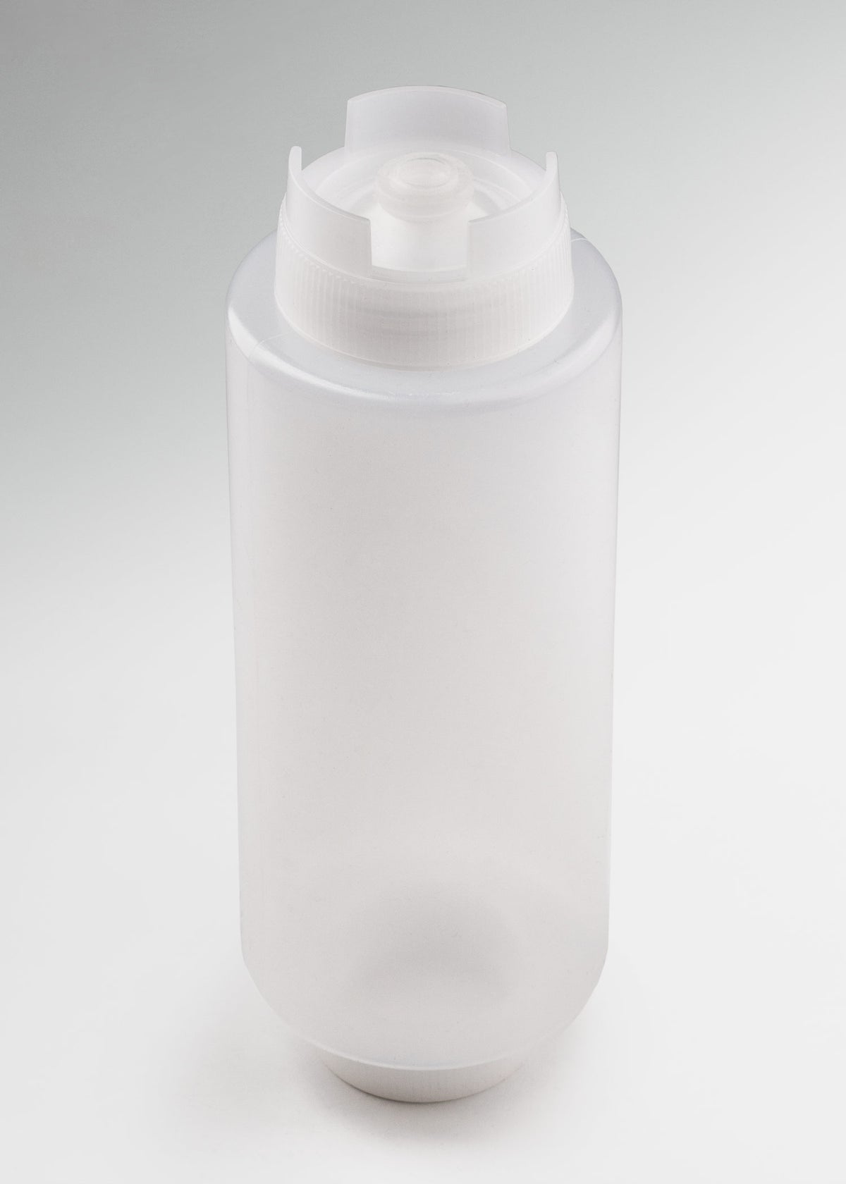 Uso profesional de Dispensador de aderezo con válvula de plástico transparente 24 oz en restaurantes, cafeterias, bares, food trucks, dark kitchens y food service
