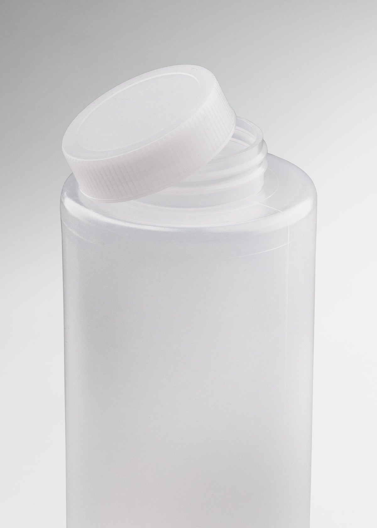 Uso profesional de Dispensador de aderezo con válvula de plástico transparente 24 oz en restaurantes, cafeterias, bares, food trucks, dark kitchens y food service