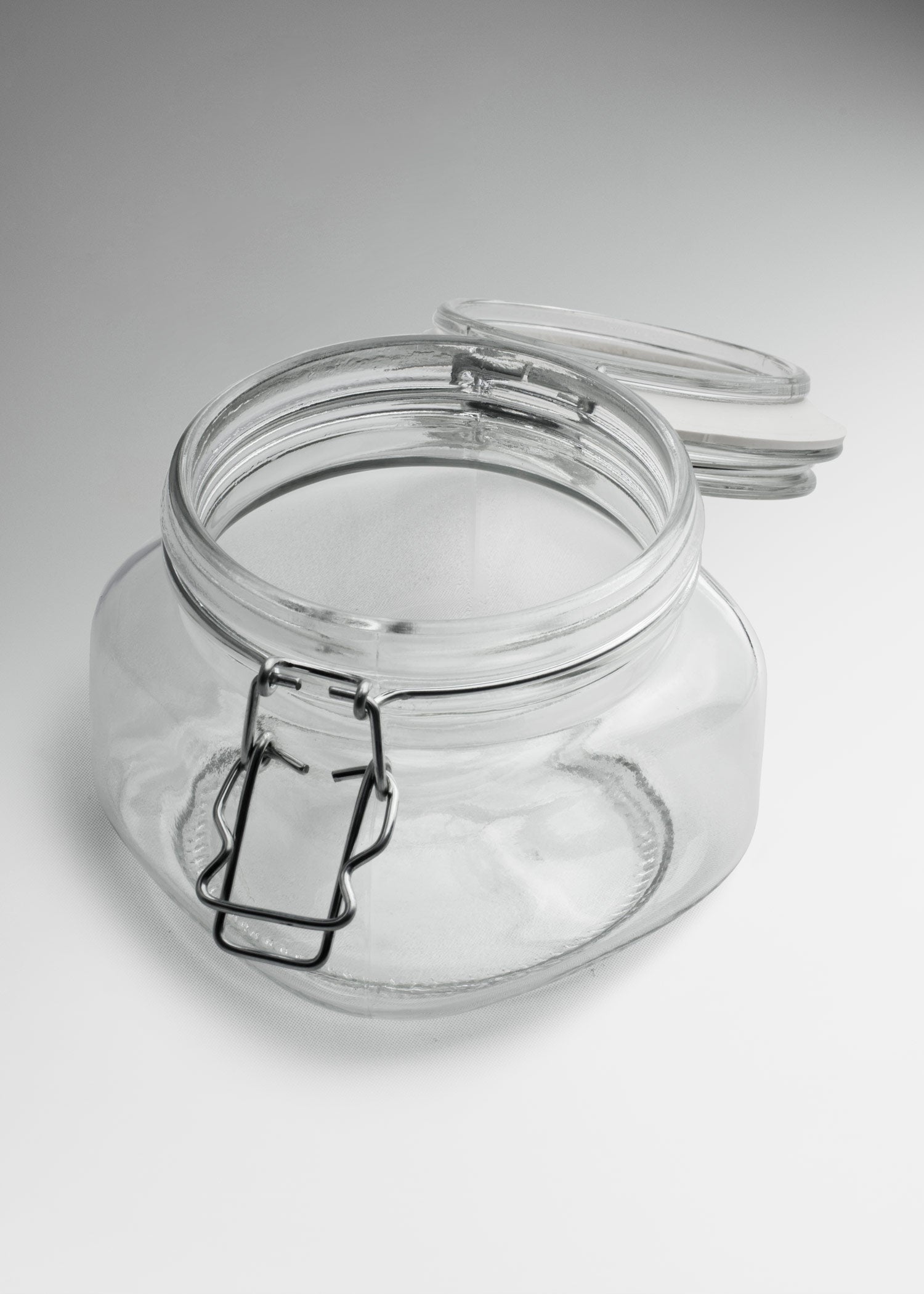 encuentra especiero de vidrio maha