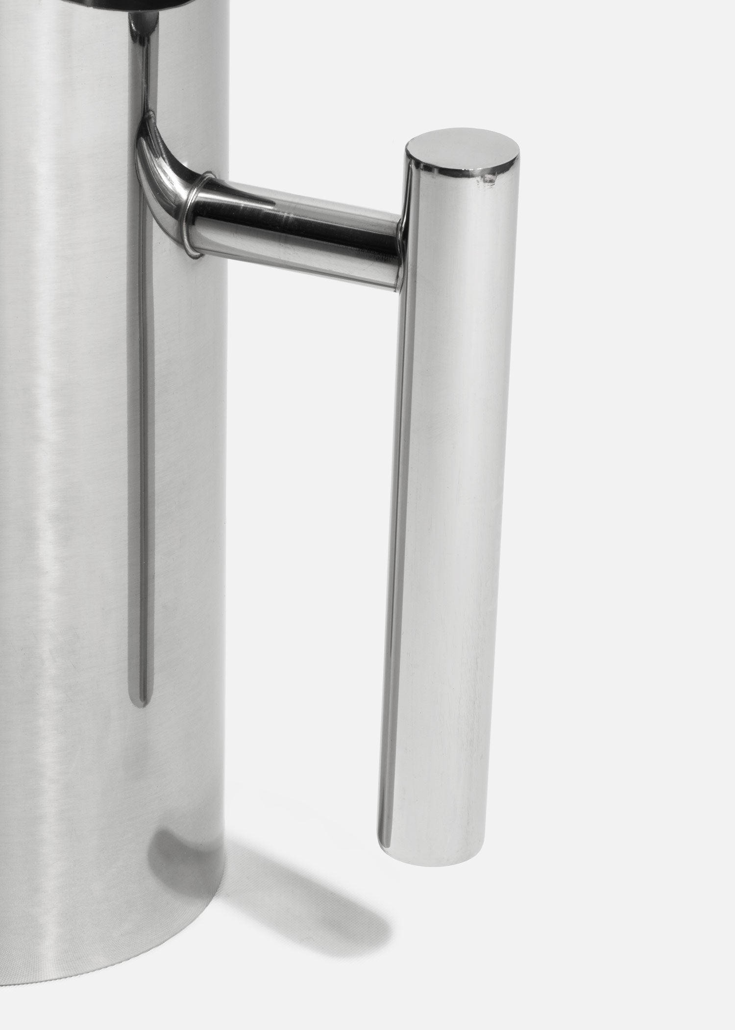 encuentra jarra de agua maha