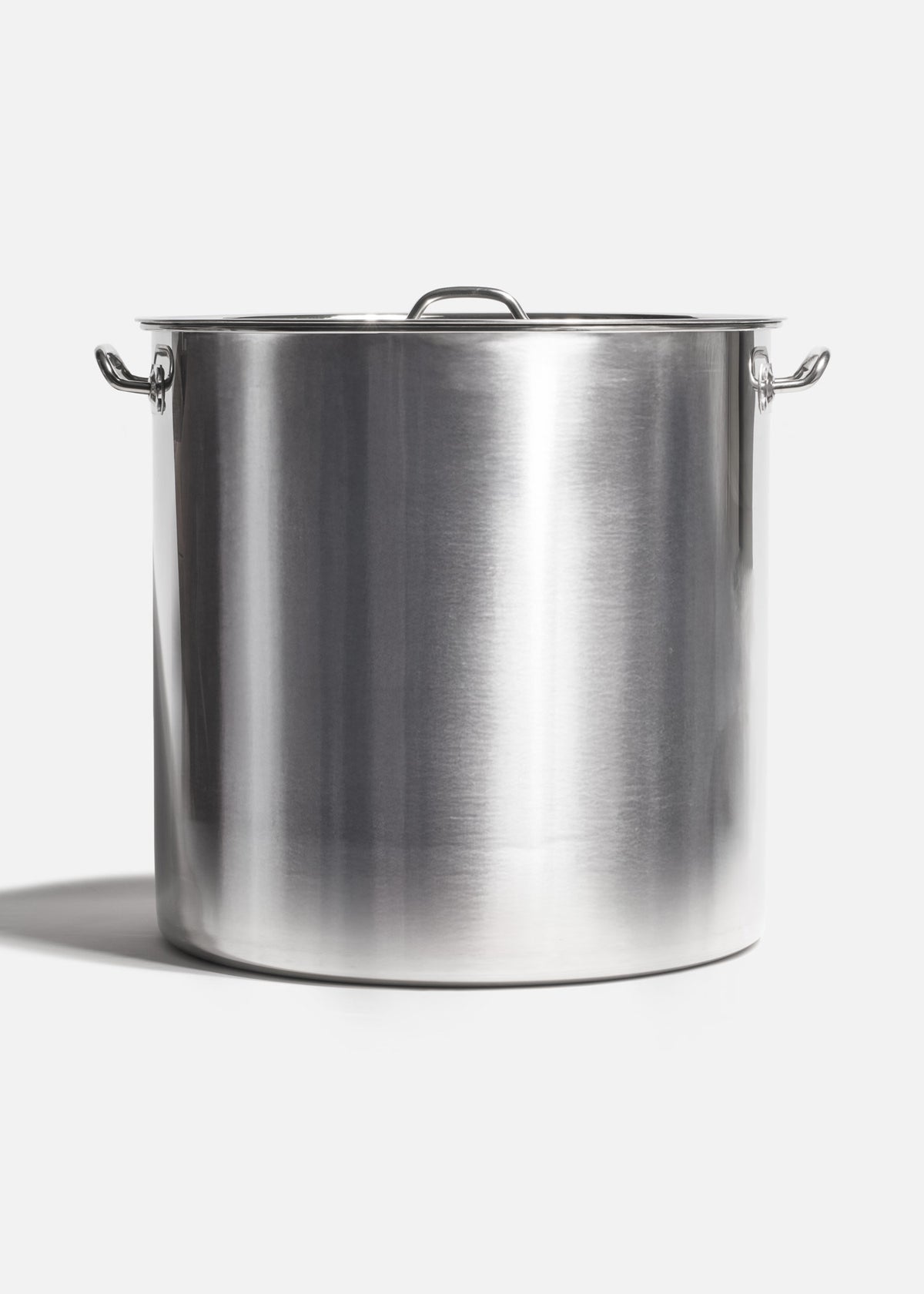 Olla de acero inoxidable plata con tapa 98 L — imagen de producto
