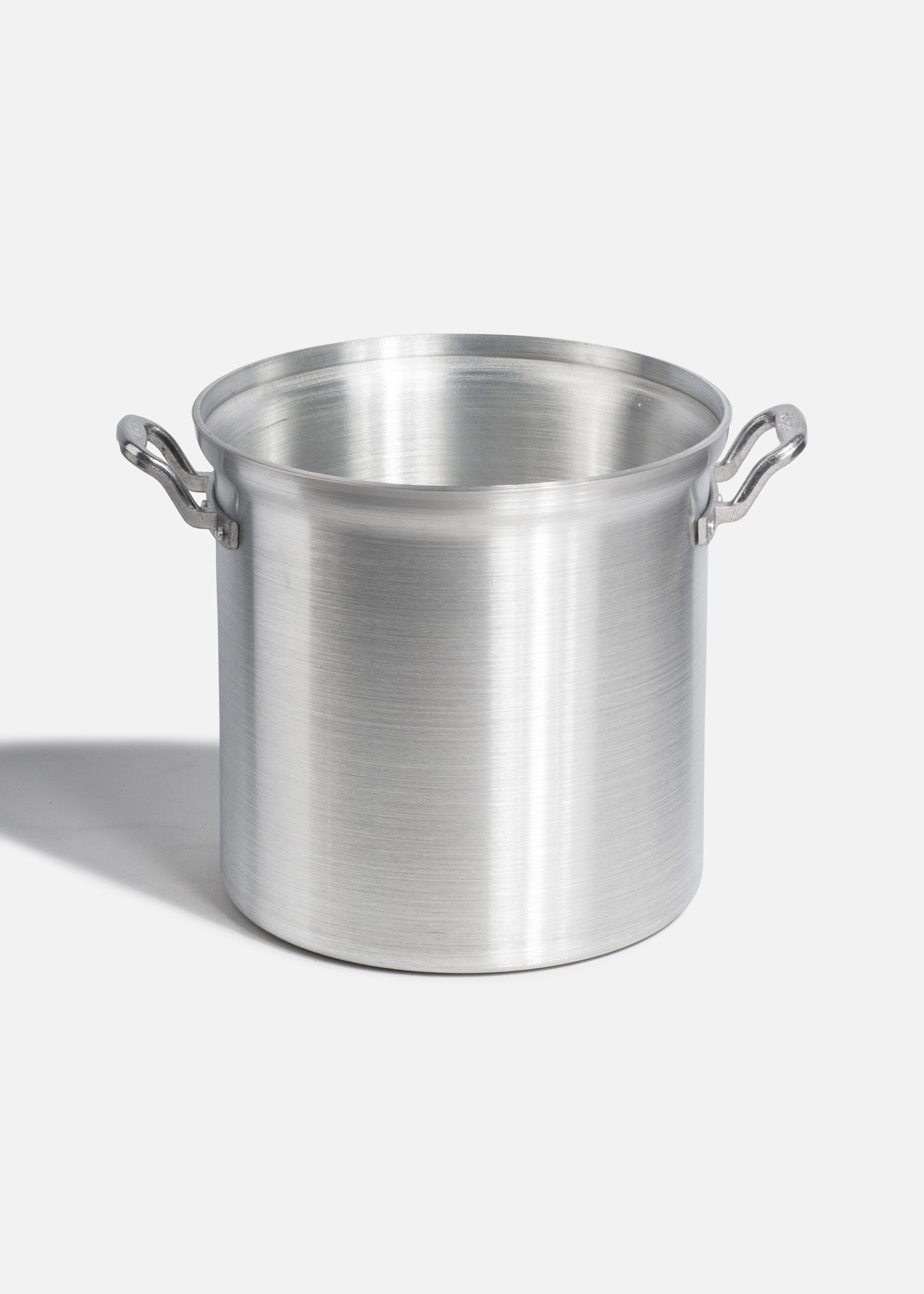 encuentra olla con tapa maha