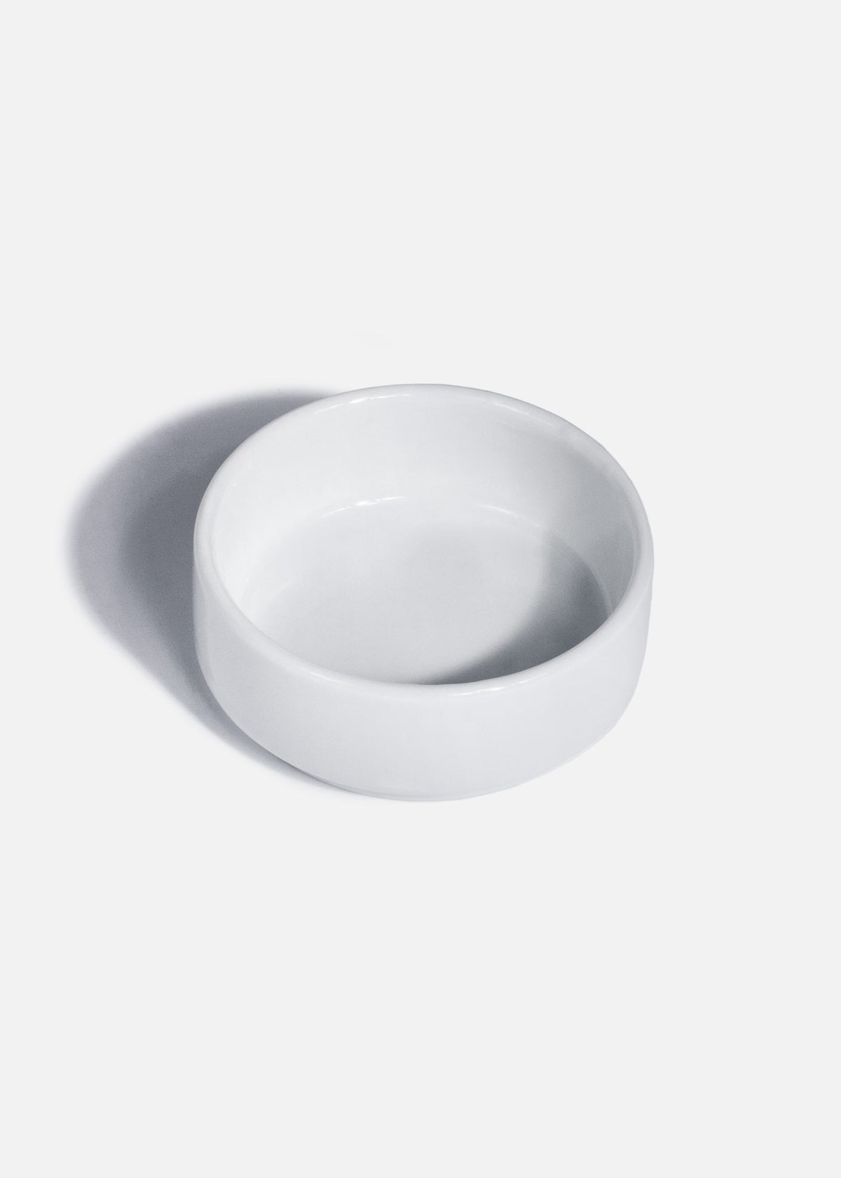 Vista superior del platito redondo blanco para porciones de 50 ml.