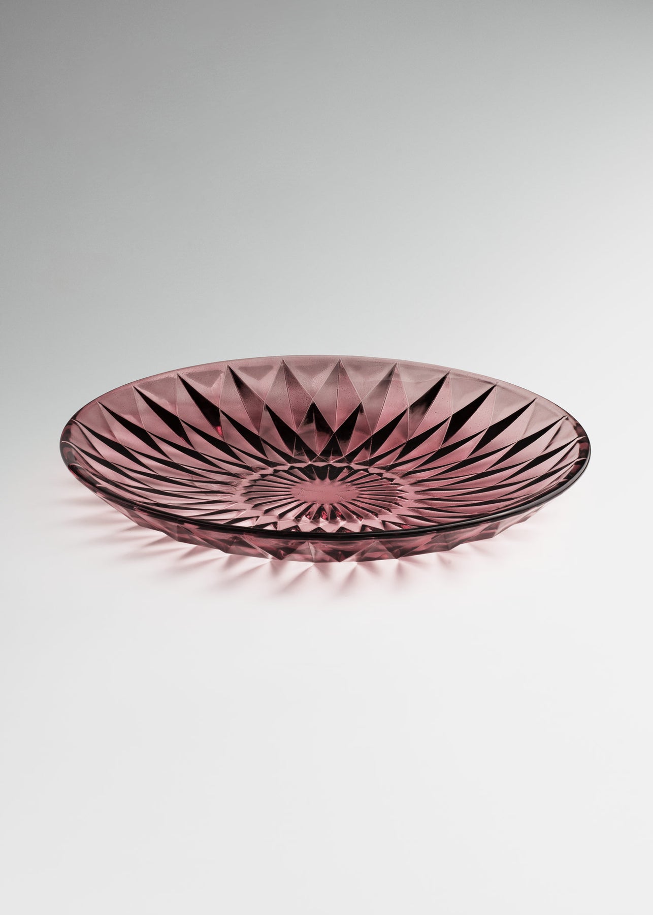 encuentra bajo plato maha