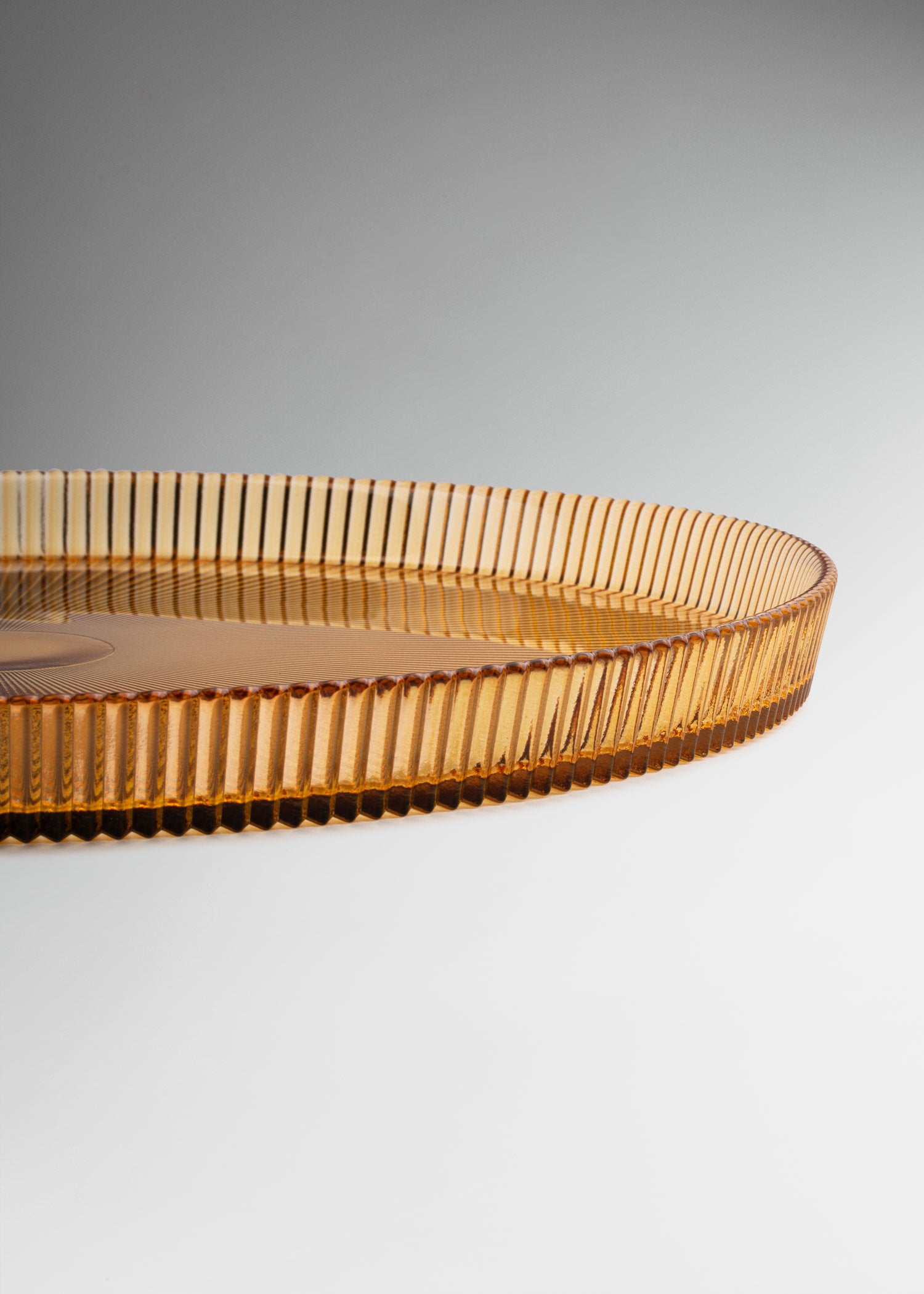 Plato base de vidrio ámbar ala alta 31.5 cm