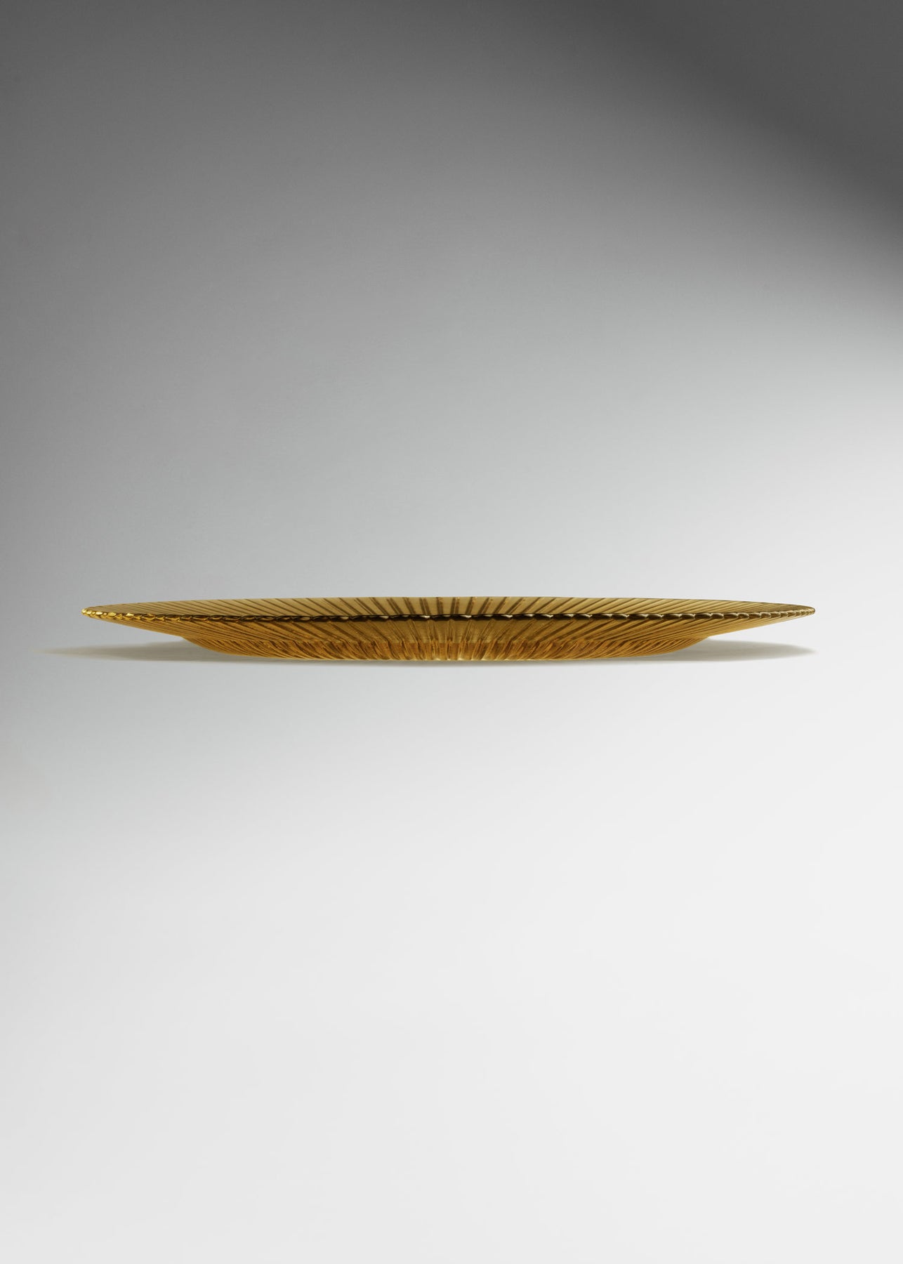 encuentra bajo plato maha