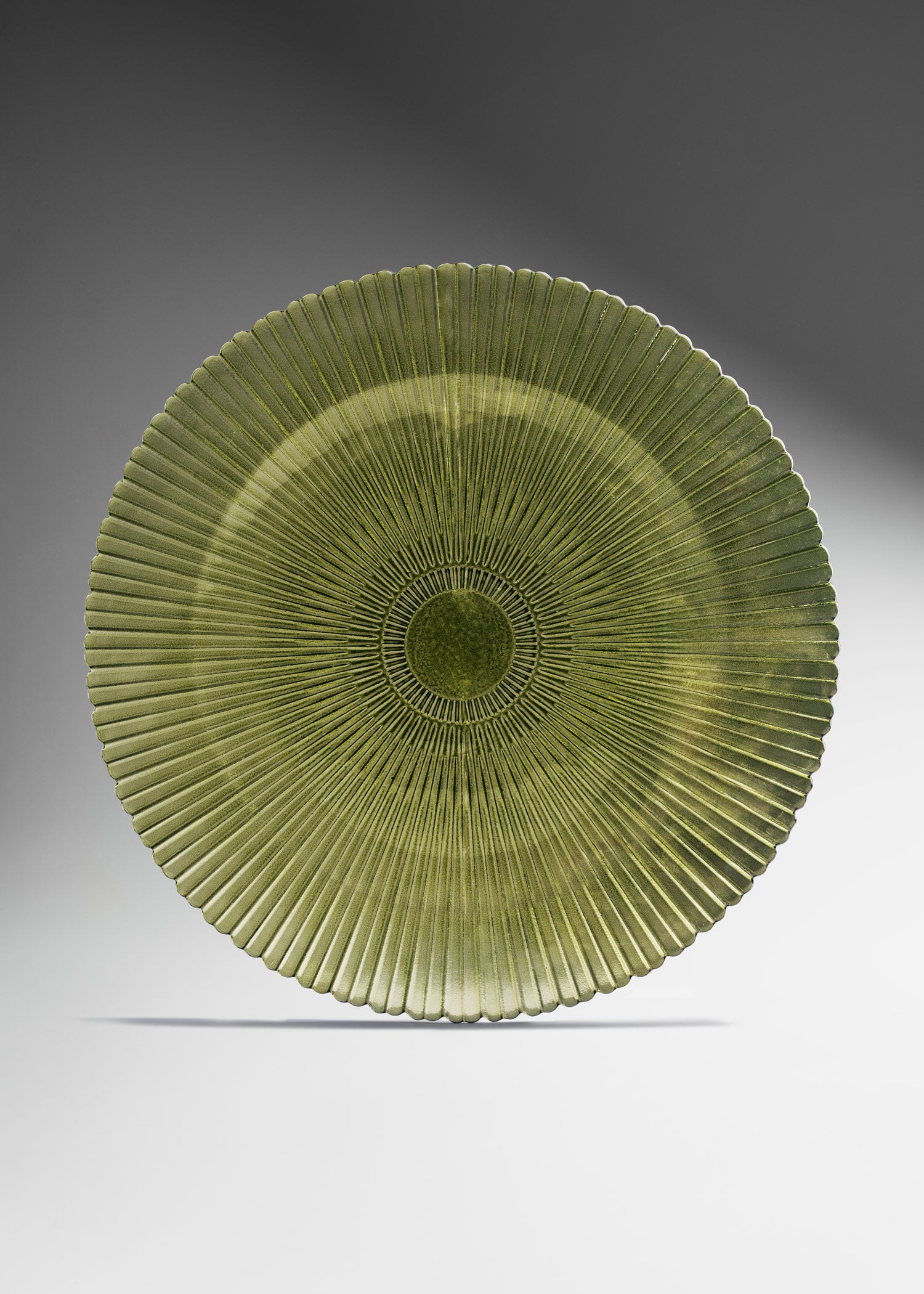 Plato base de vidrio con rayas verde olivo Karan Ø 32.5 cm