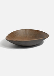 Plato hondo Bonna Cresta Bazalith de porcelana café de 27 cm y 1.7 L, vista completa.